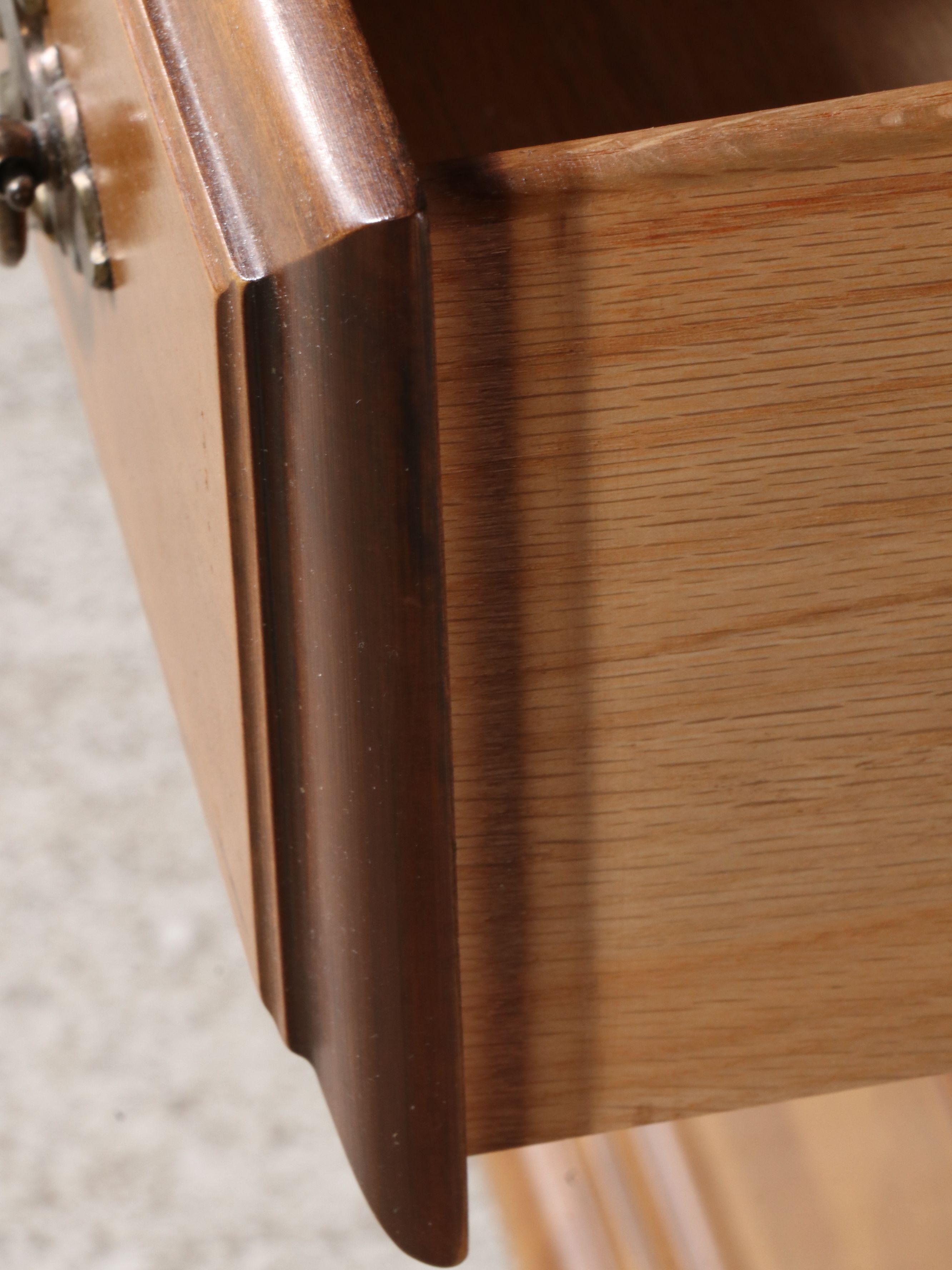 Sumter Cabinet Co. American Colonial Style Maple Dresser, Late 20th Century