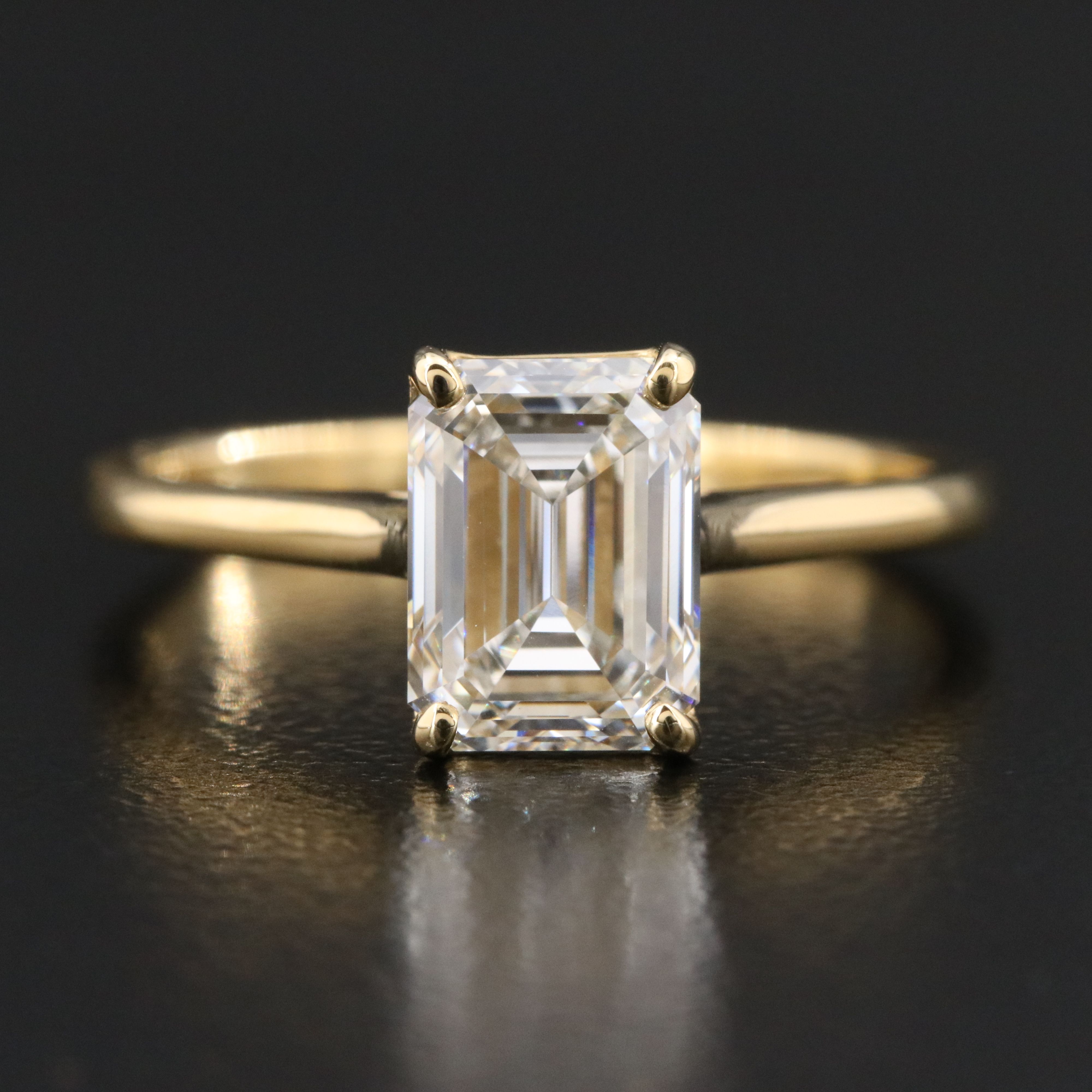 18K 2.00 CT Lab Grown Diamond Solitaire Ring with IGI Report