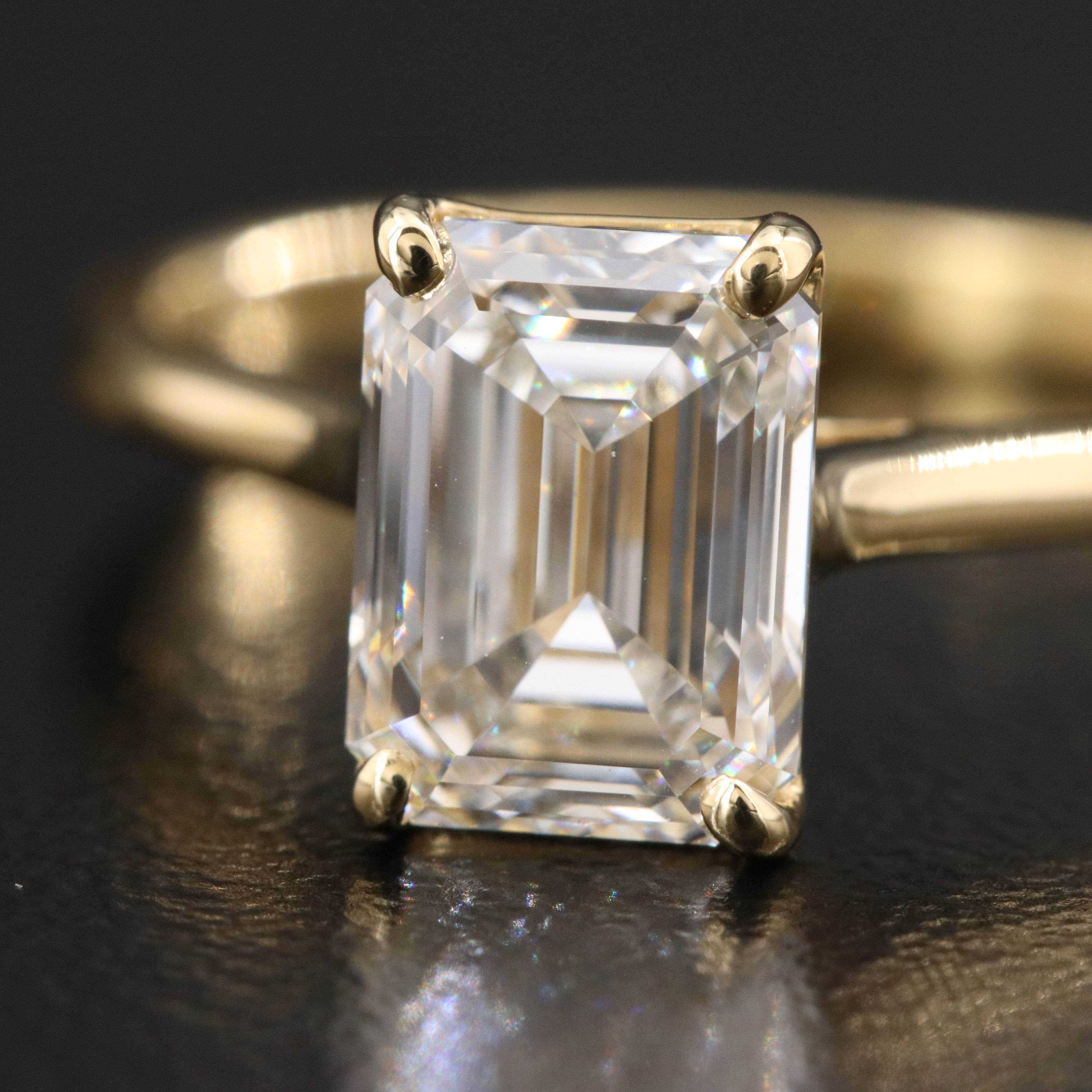 18K 2.00 CT Lab Grown Diamond Solitaire Ring with IGI Report