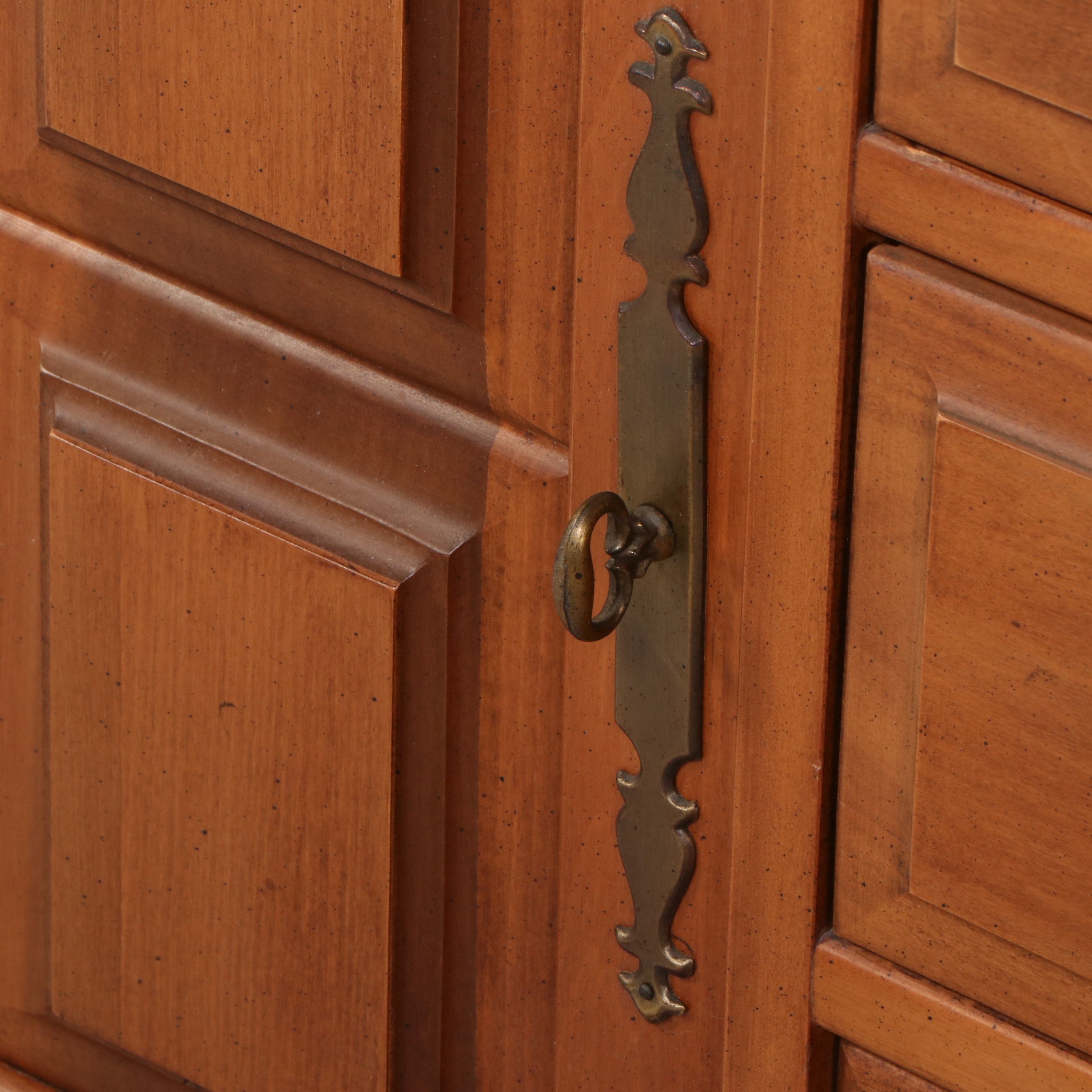Stanley Colonial Style Maple Hutch