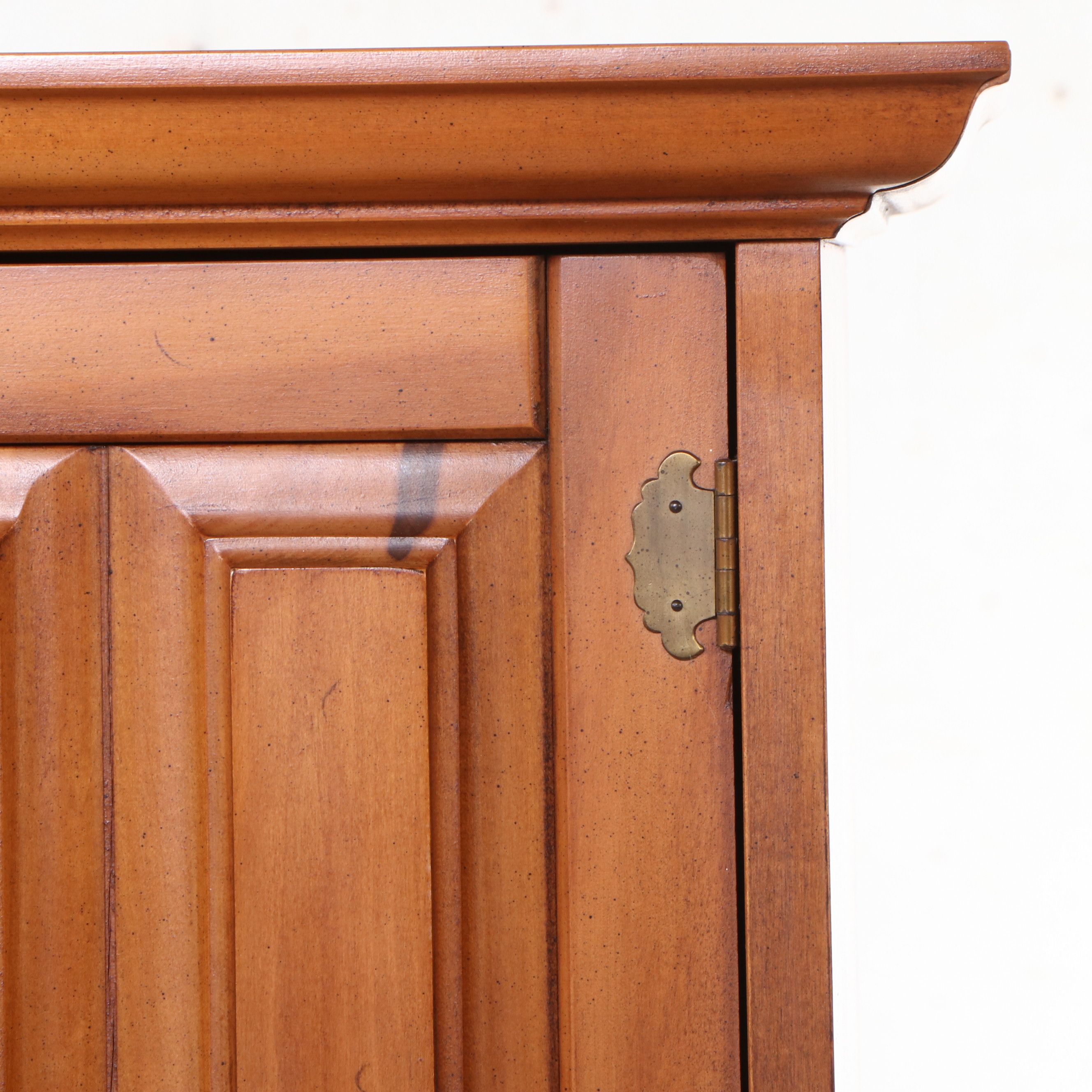 Stanley Colonial Style Maple Hutch