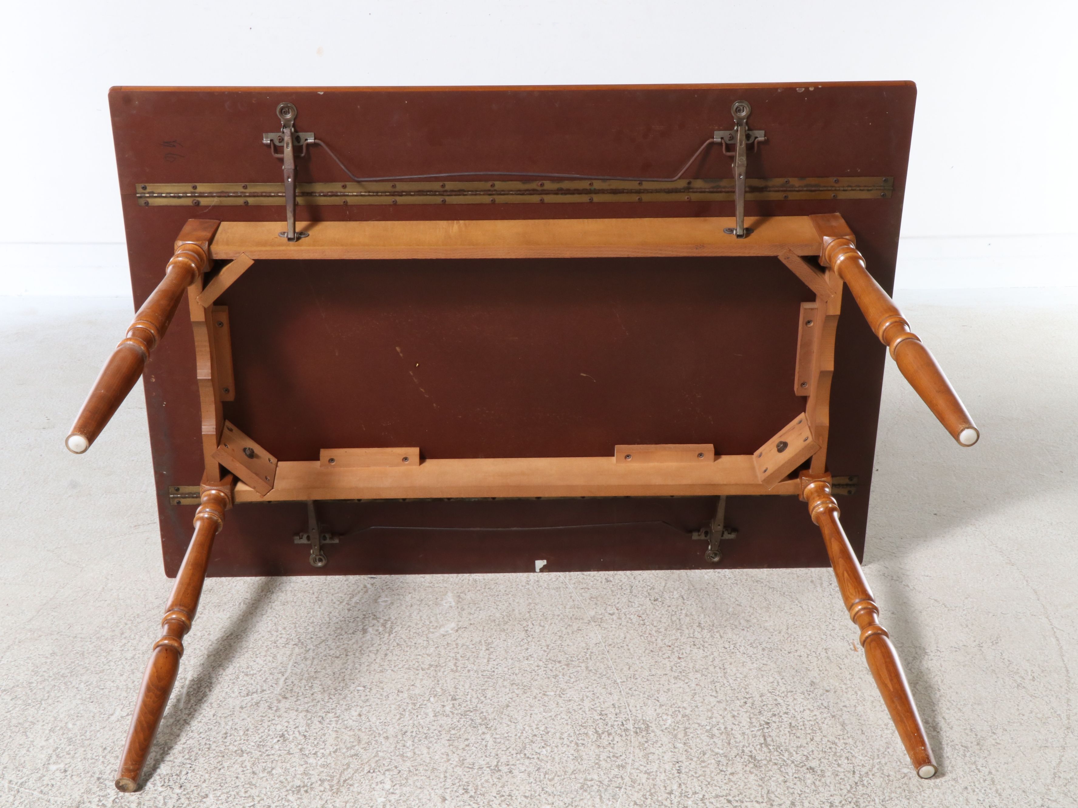 Dormalux Co. Early American Style Dining Set