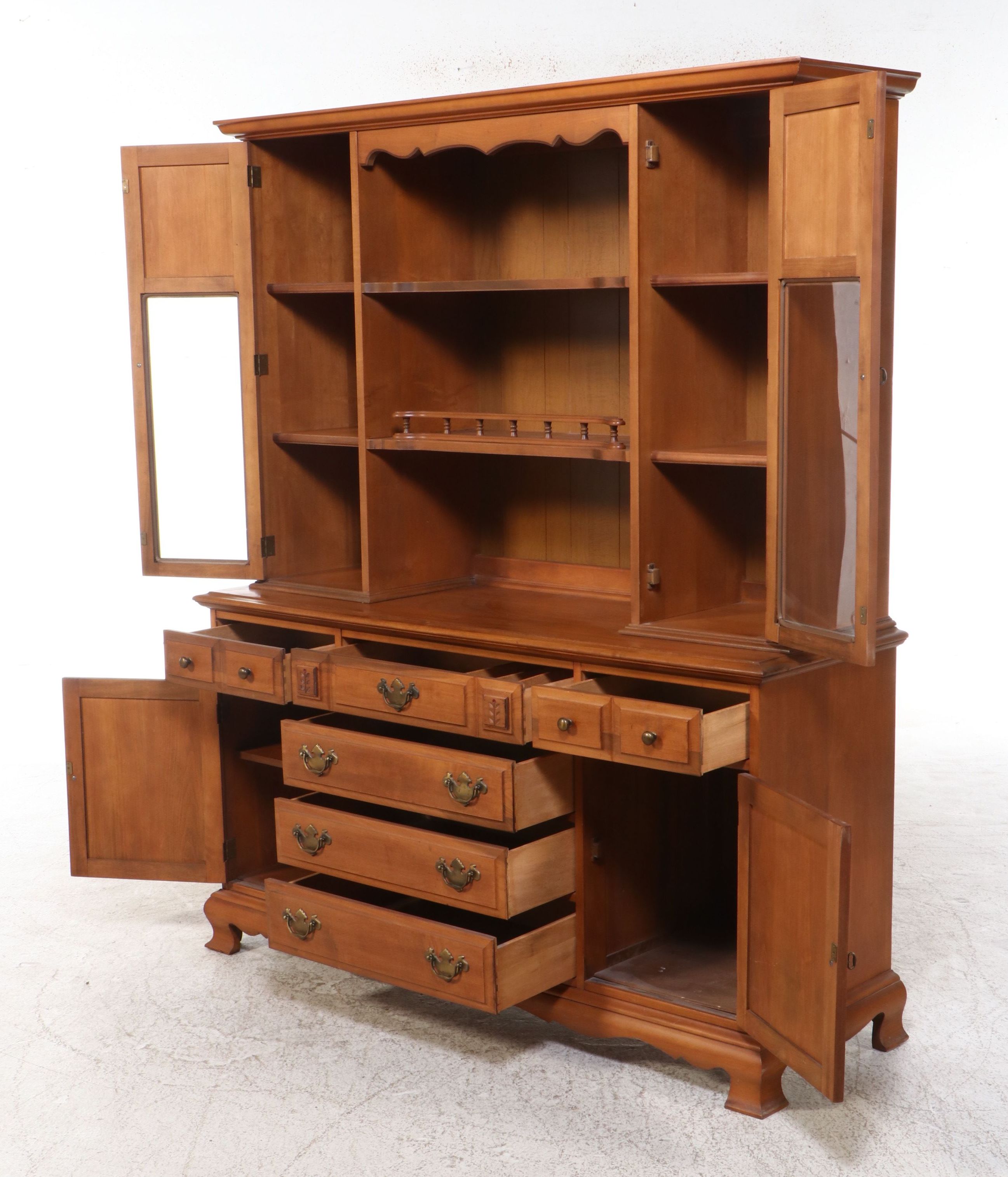 Stanley Colonial Style Maple Hutch