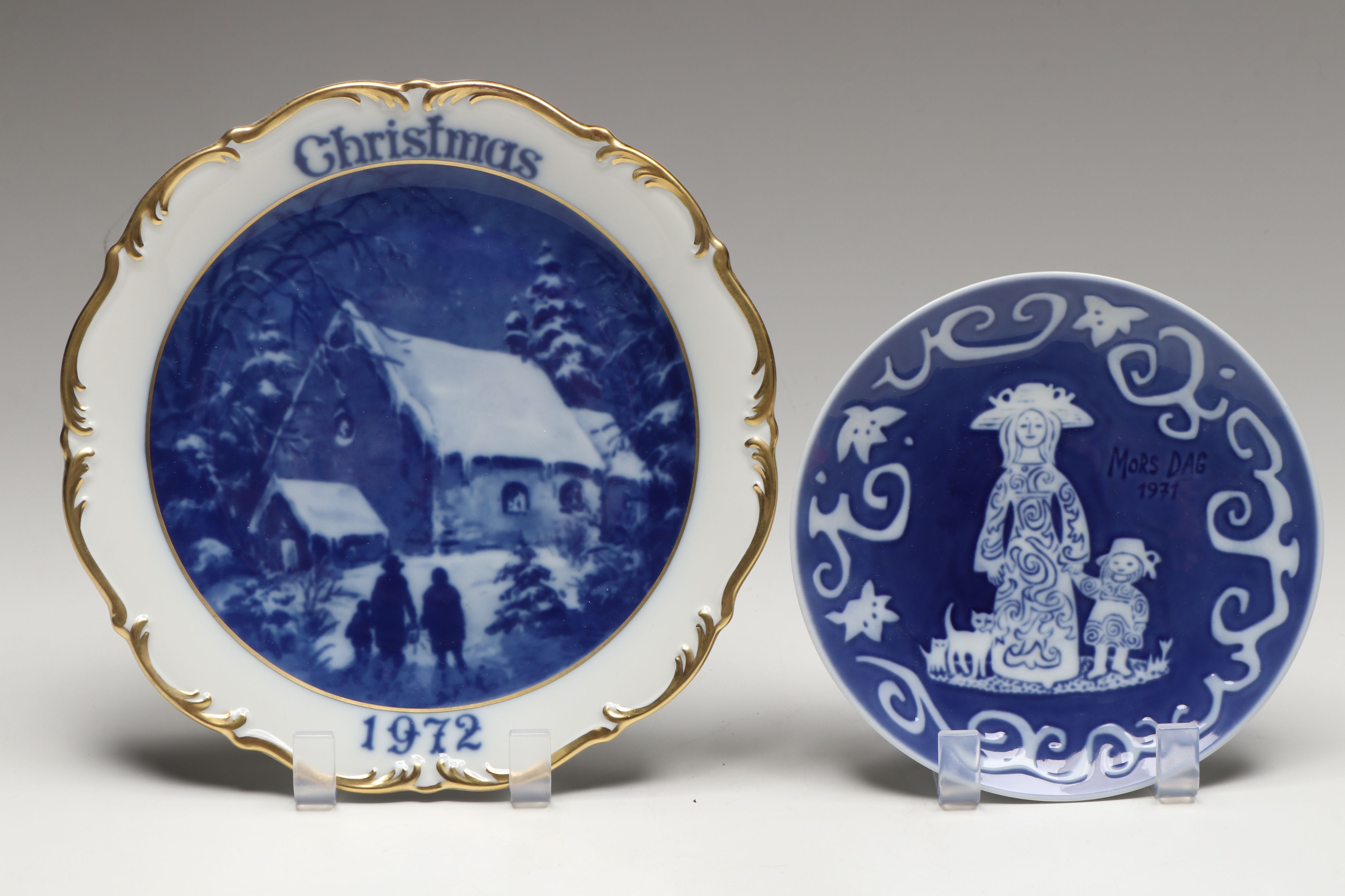 Wedgwood Sage Green "Mother" Plate with Blue and White Annual Collector's Plates