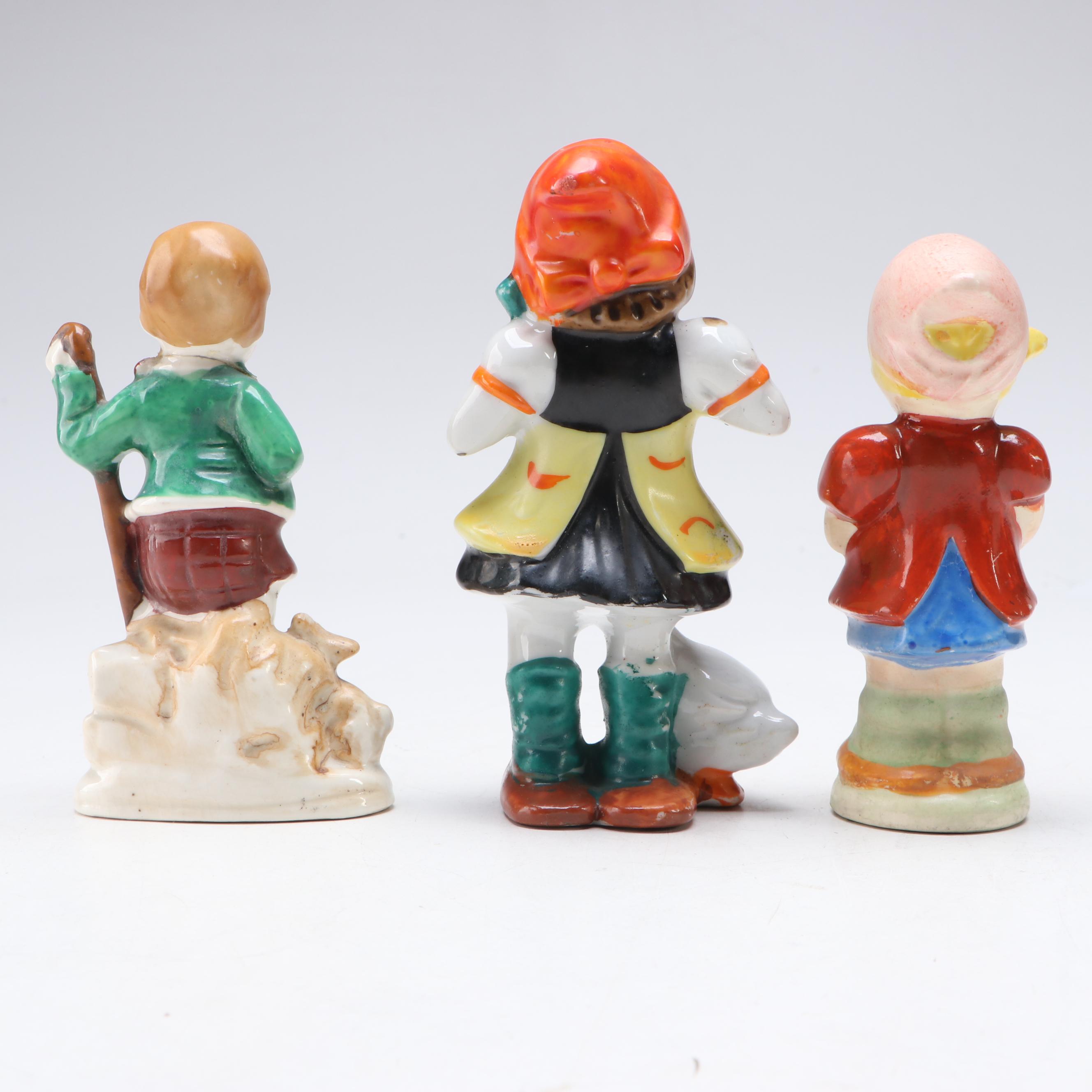 Japanese Export Porcelain Cottage Jars and Children, Mid-20th Century
