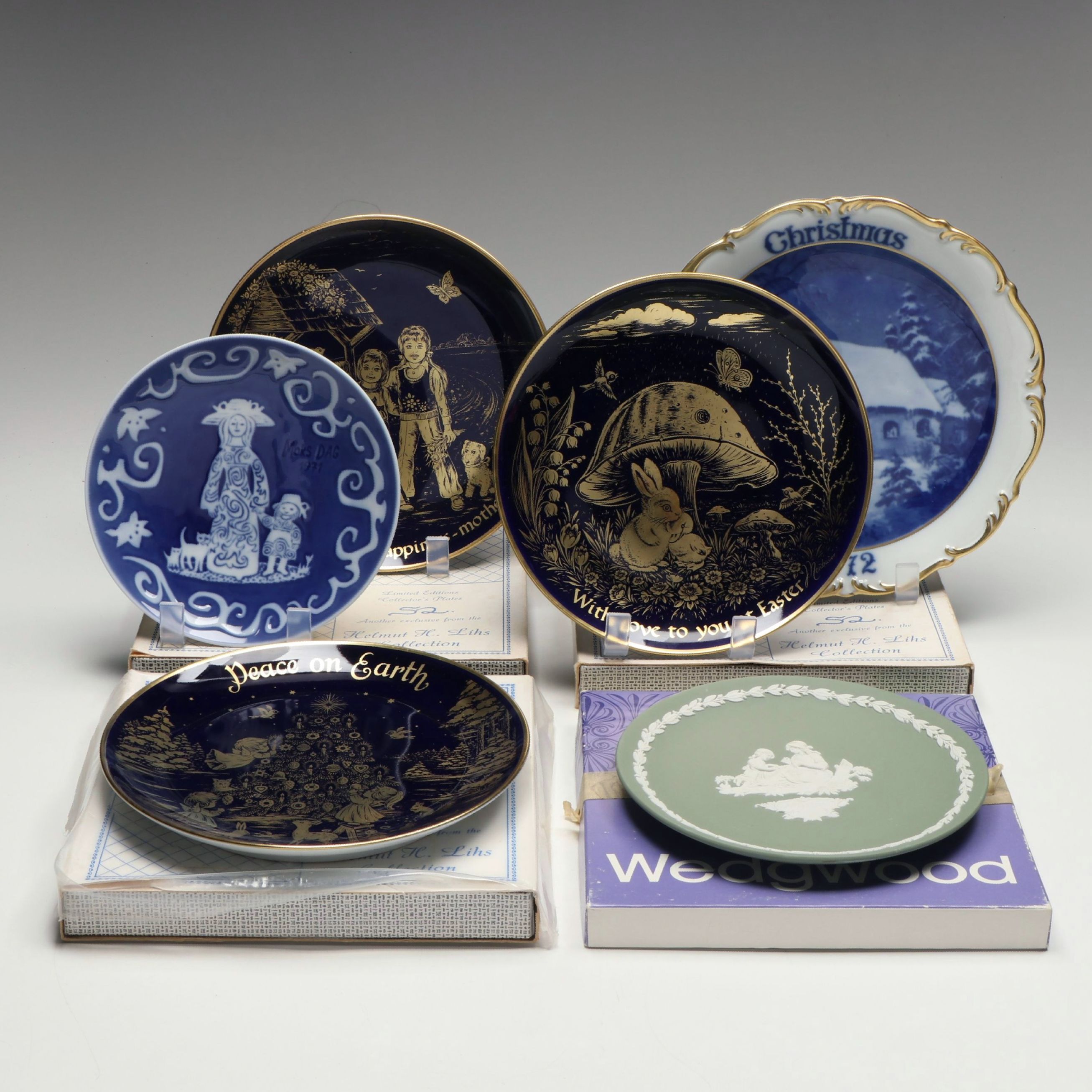 Wedgwood Sage Green "Mother" Plate with Blue and White Annual Collector's Plates