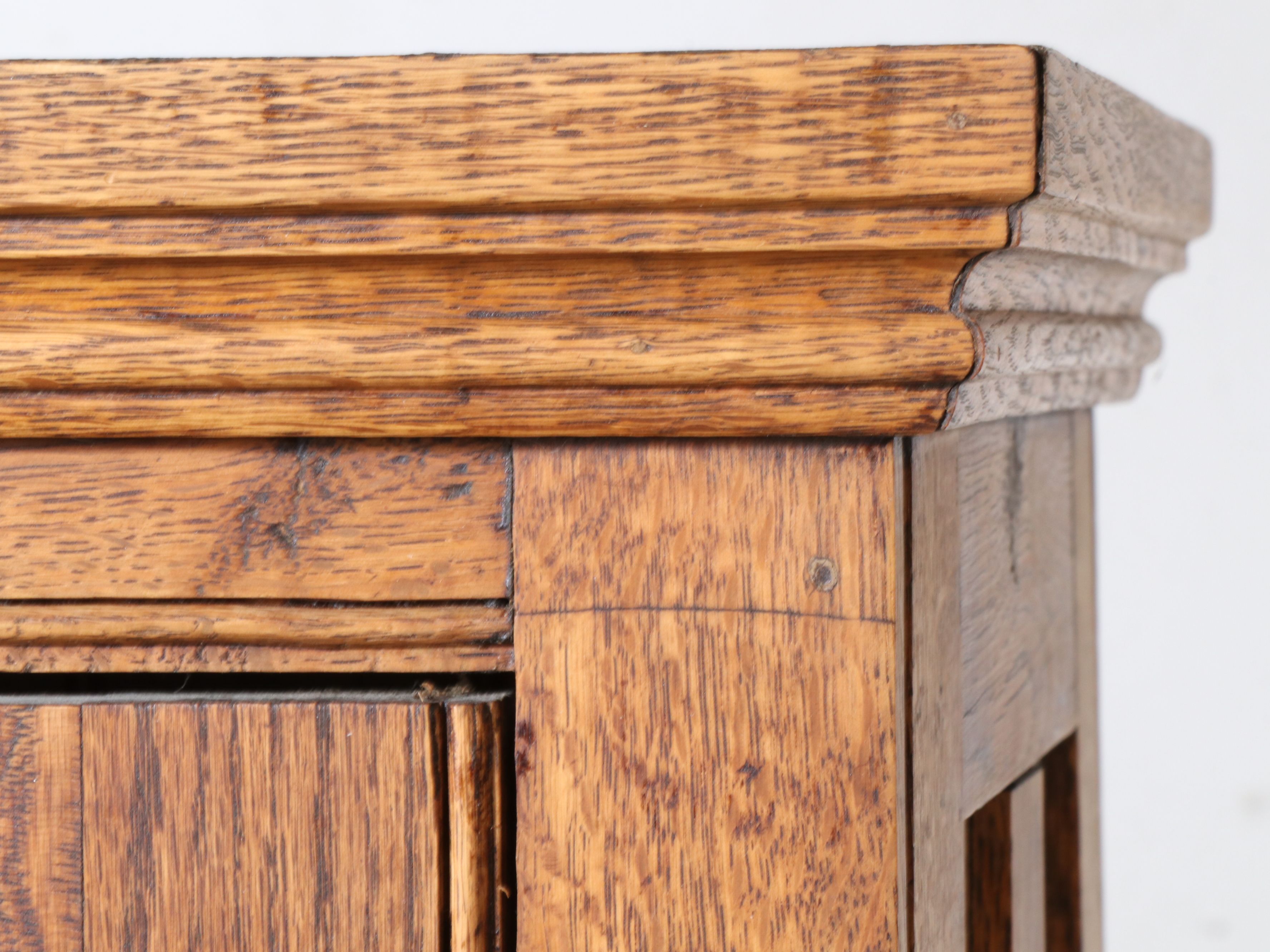 Late Victorian Quartersawn Oak Cupboard