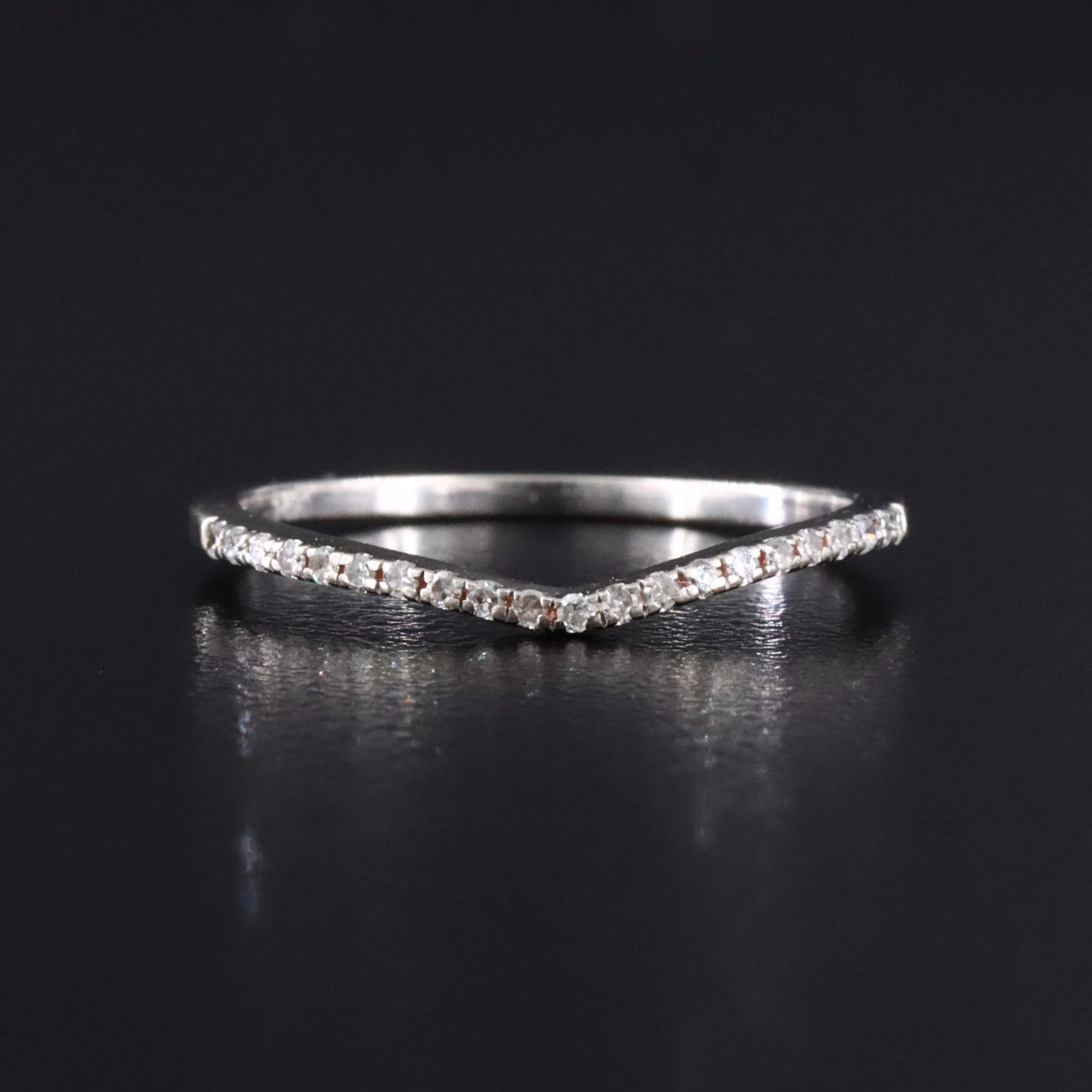 14K 0.08 CTW Diamond Chevron Band