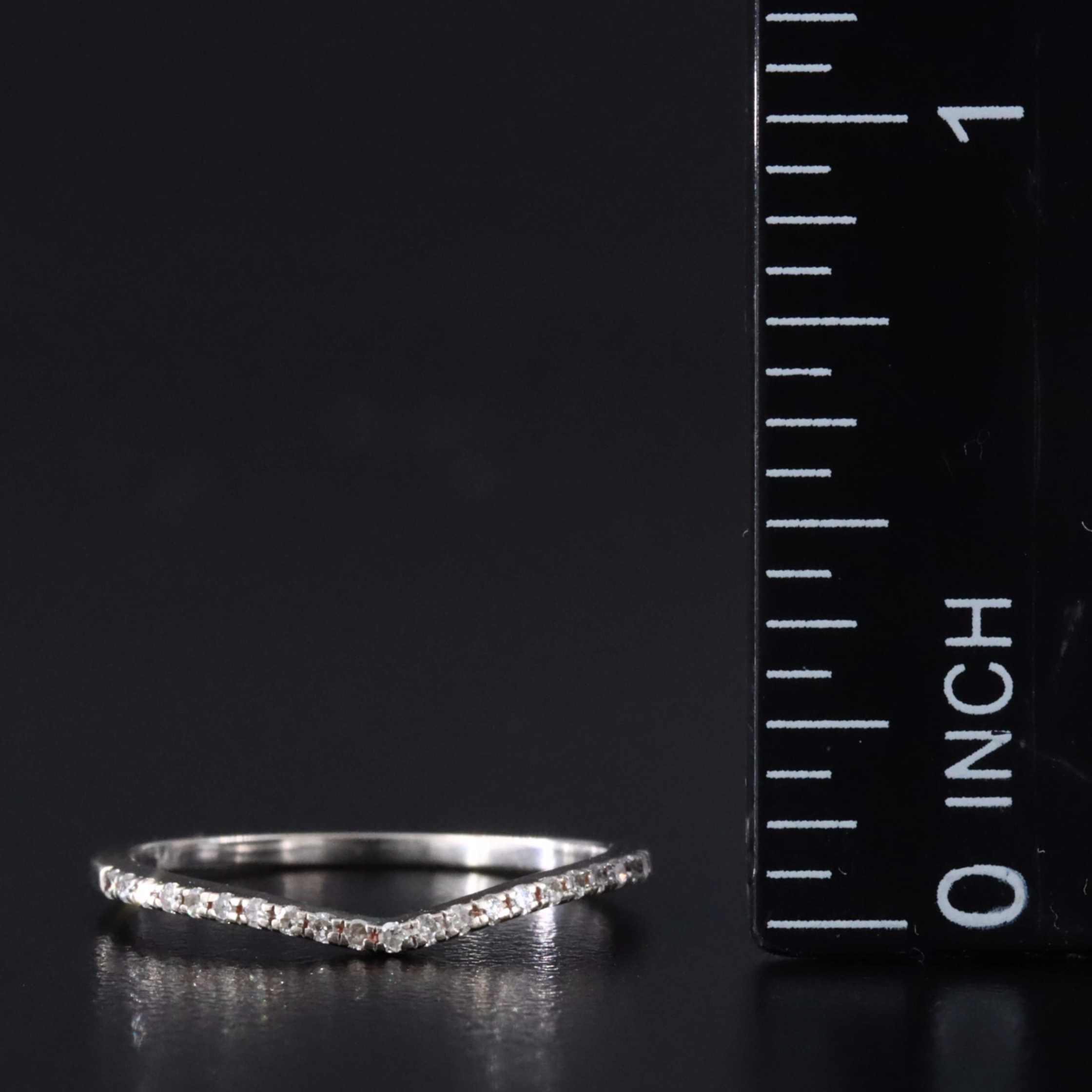 14K 0.08 CTW Diamond Chevron Band