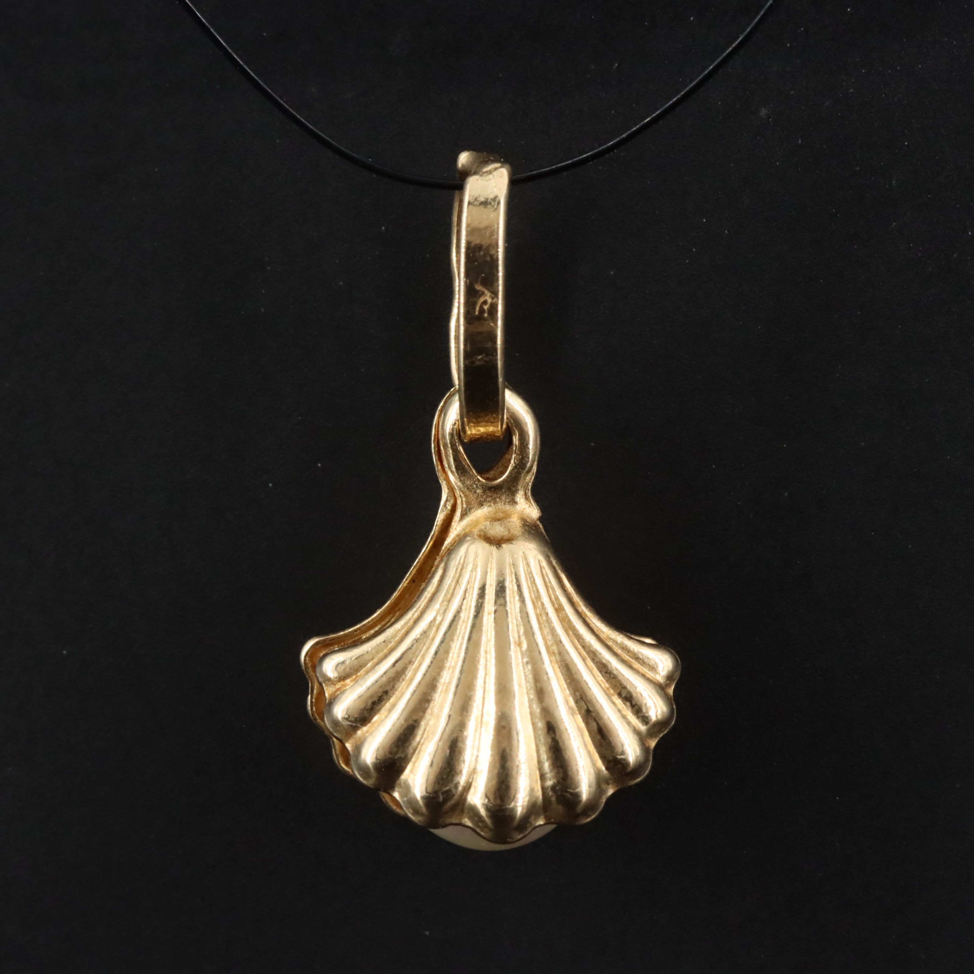 14K Clam Shell Pendant with Imitation Pearl