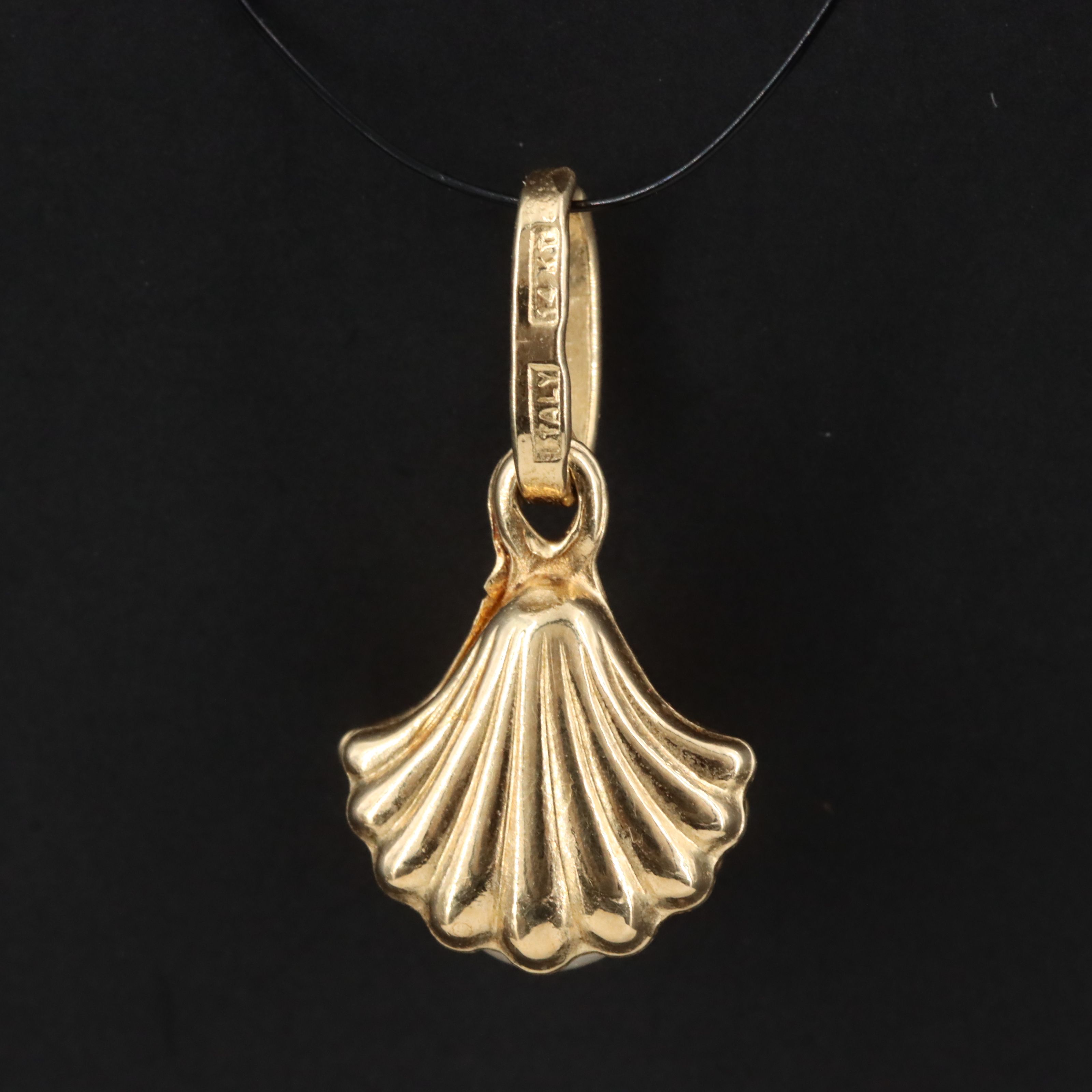 14K Clam Shell Pendant with Imitation Pearl