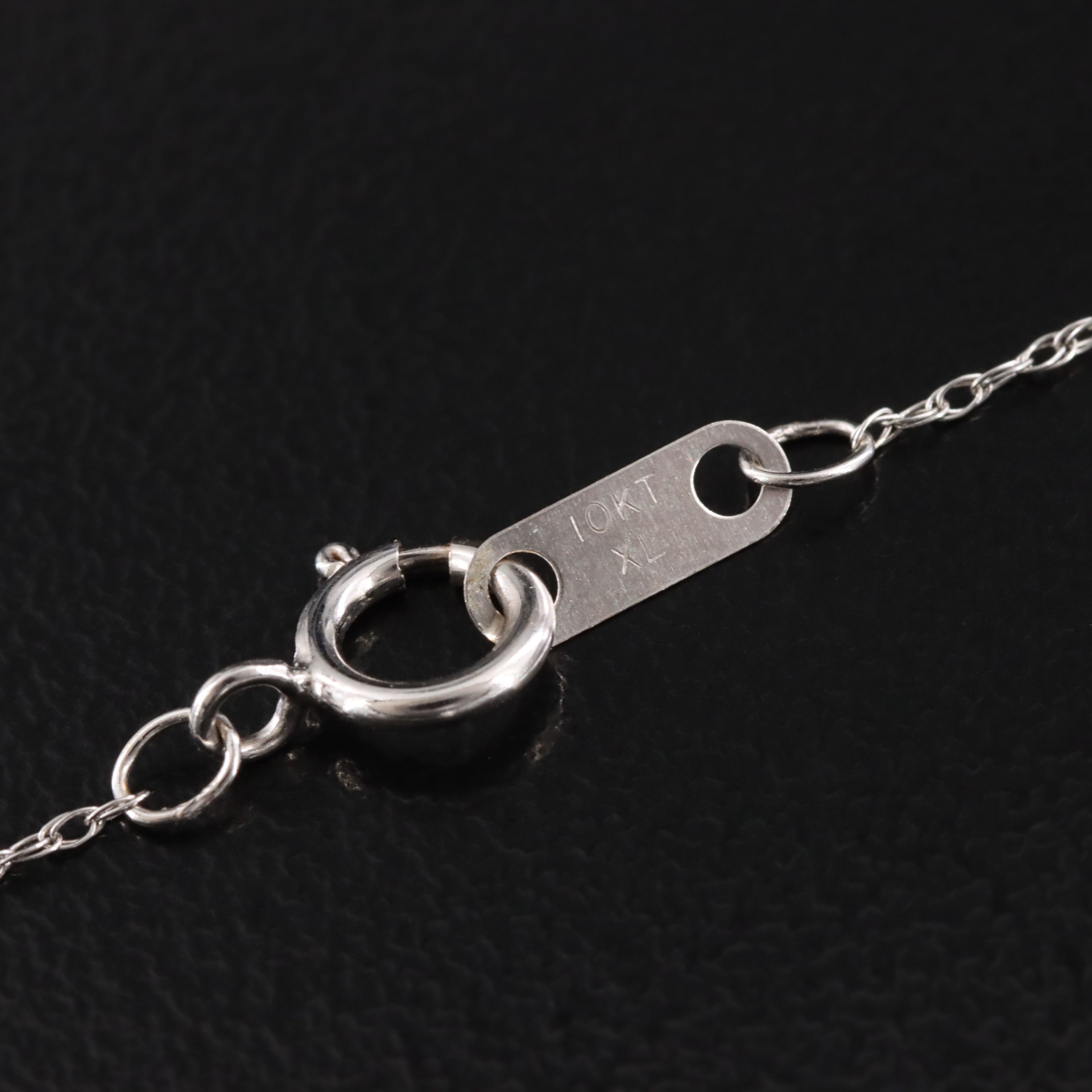 14K 0.08 CTW Diamond Circle Pendant Necklace