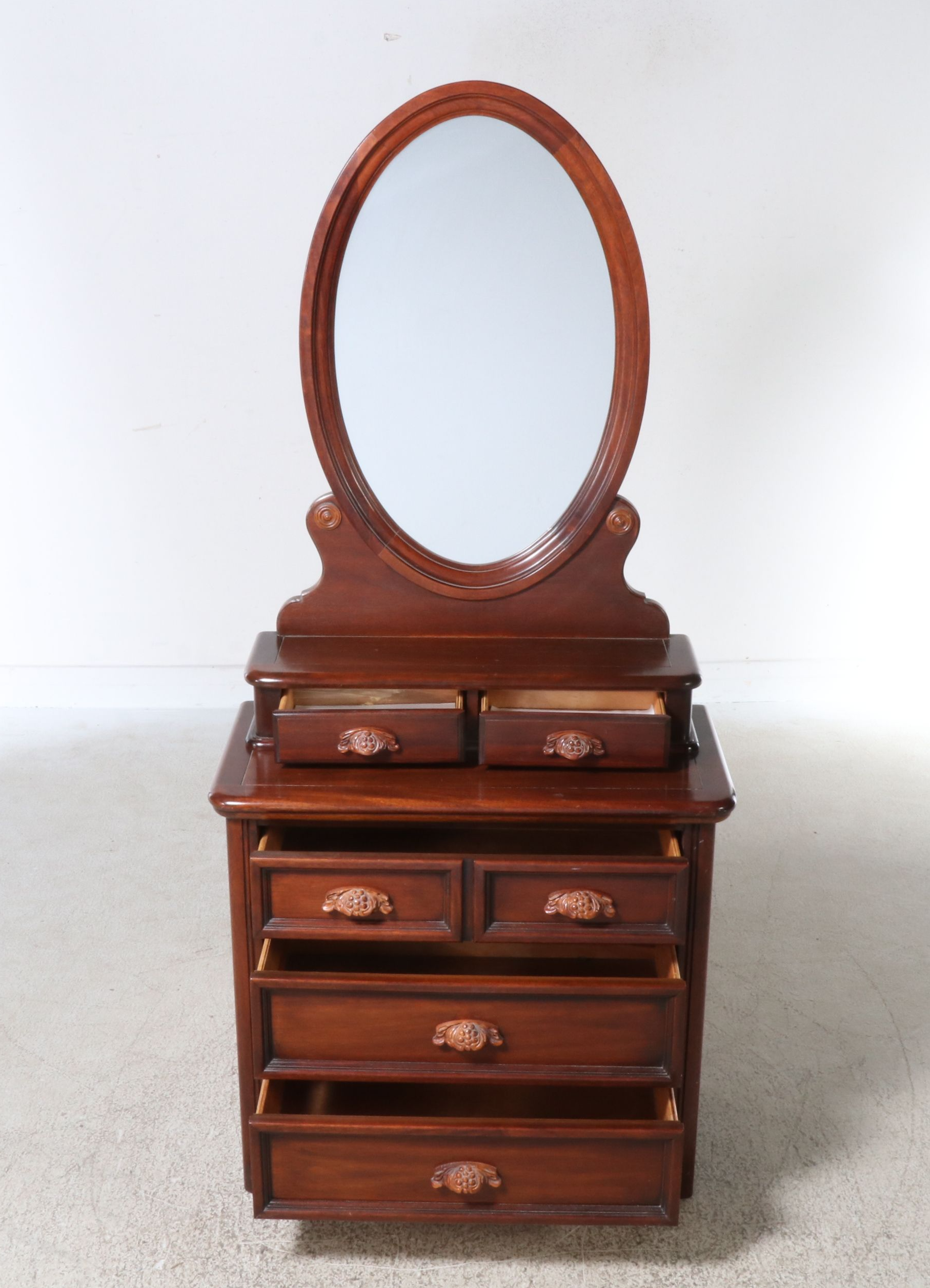 Dixie Furniture Victorian Style Mahogany Dresser
