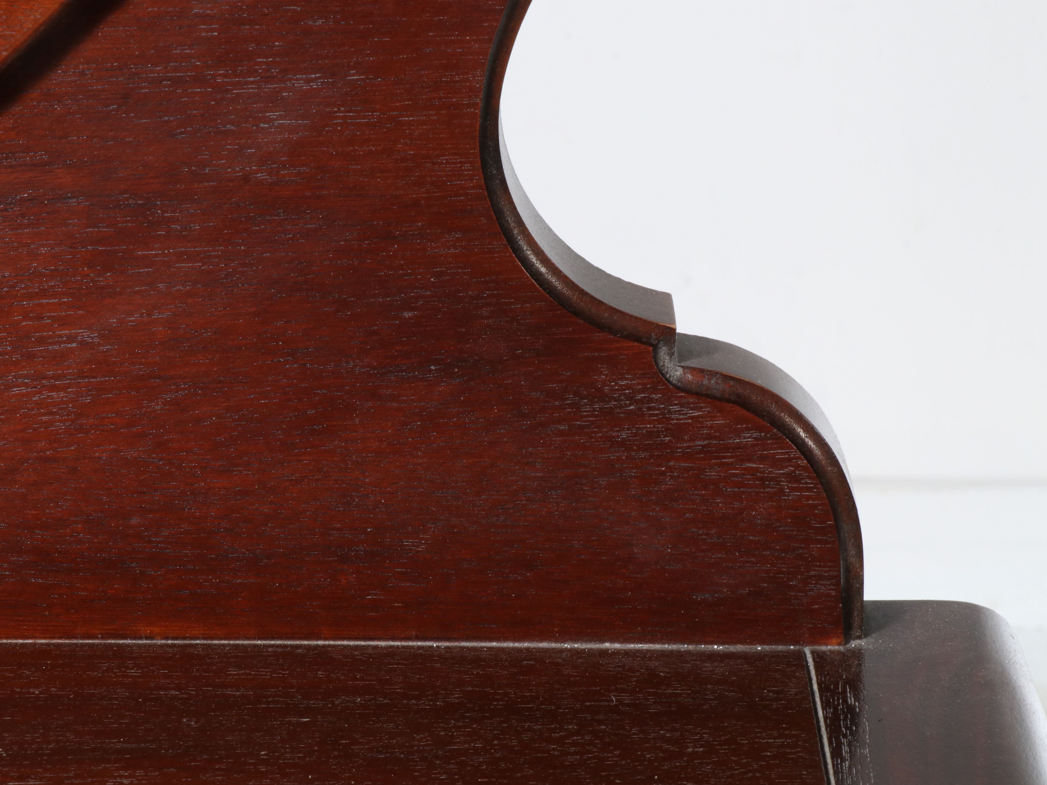 Dixie Furniture Victorian Style Mahogany Dresser