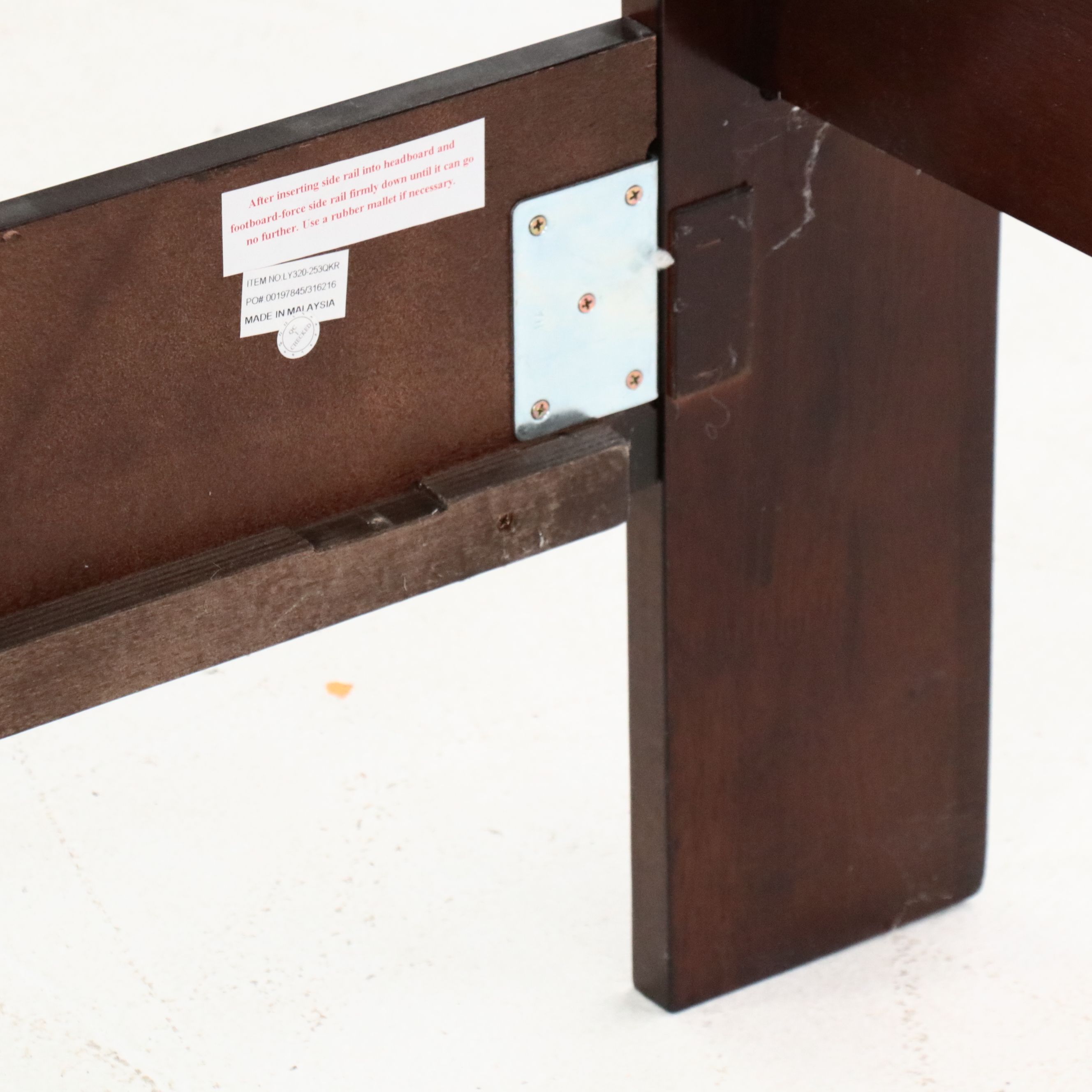 Pennsylvania House Dresser with Sleigh Bed, Nightstand, Lamp, and Accent Table