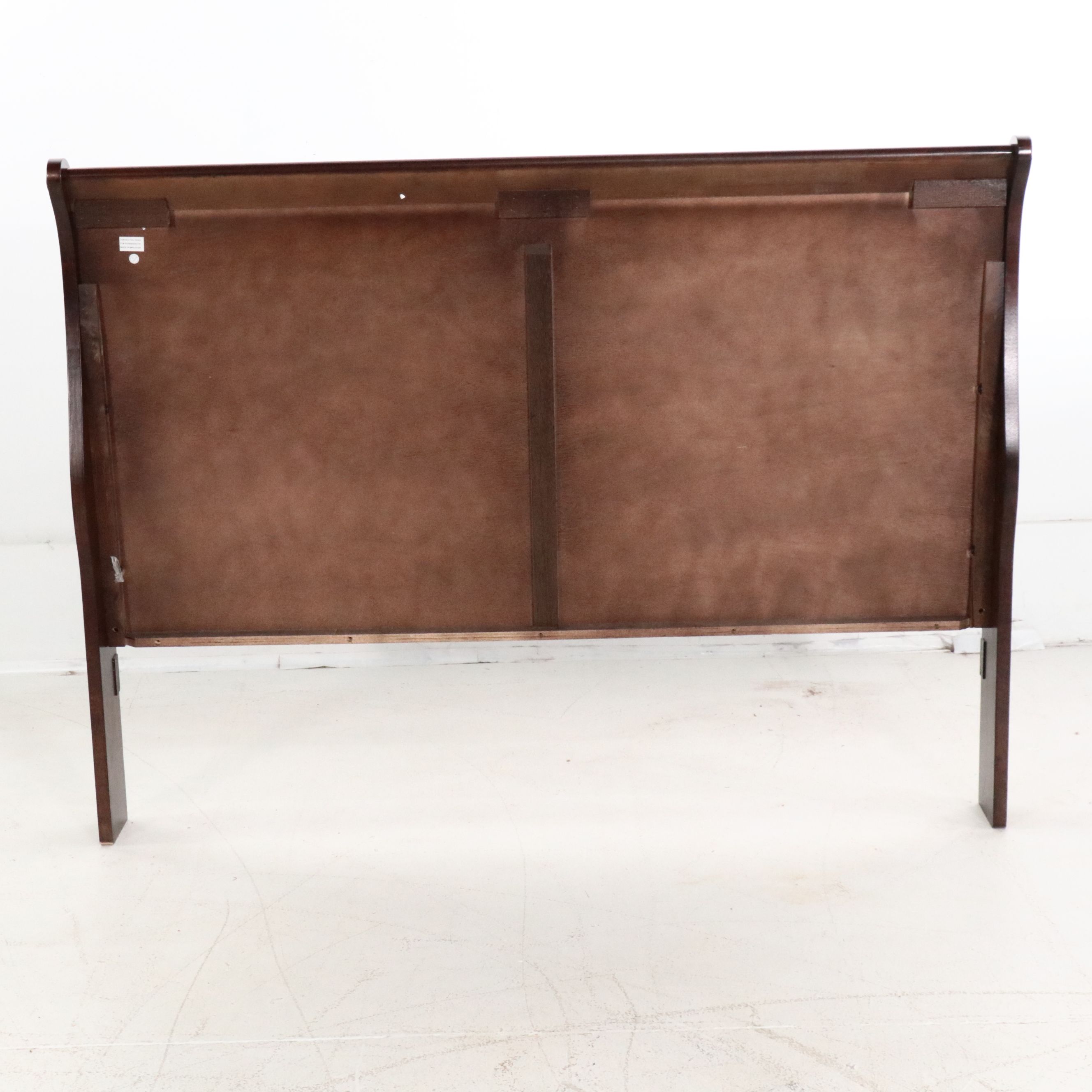 Pennsylvania House Dresser with Sleigh Bed, Nightstand, Lamp, and Accent Table