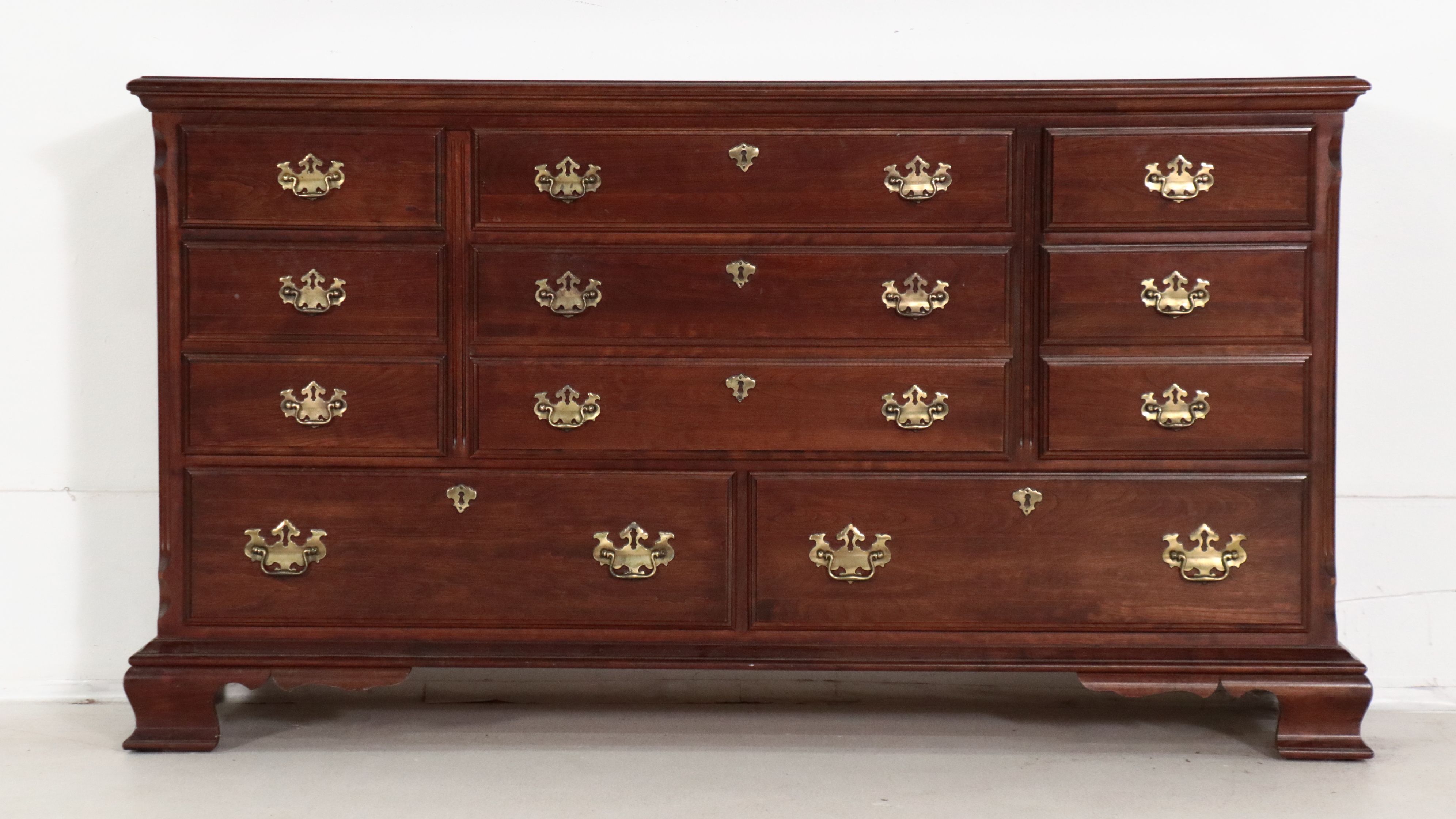 Pennsylvania House Dresser with Sleigh Bed, Nightstand, Lamp, and Accent Table