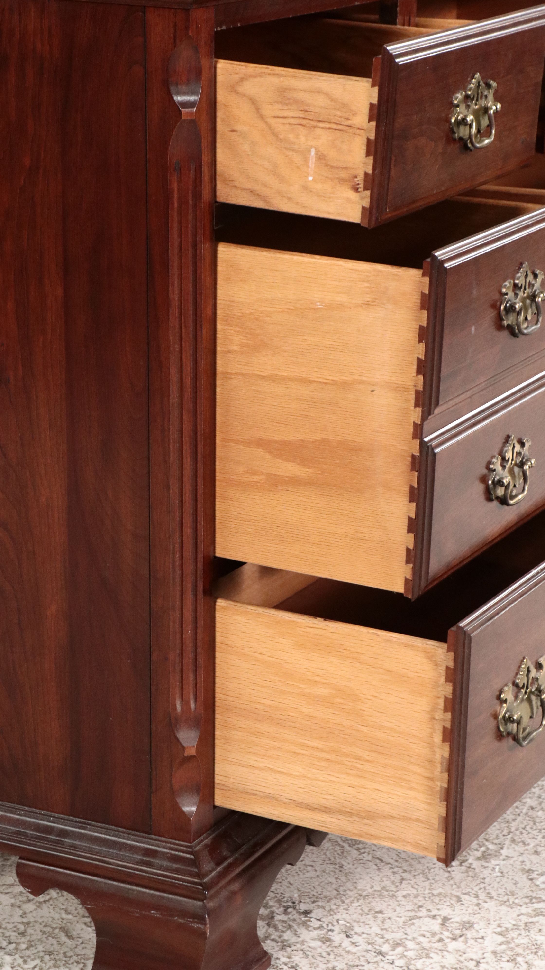 Pennsylvania House Dresser with Sleigh Bed, Nightstand, Lamp, and Accent Table