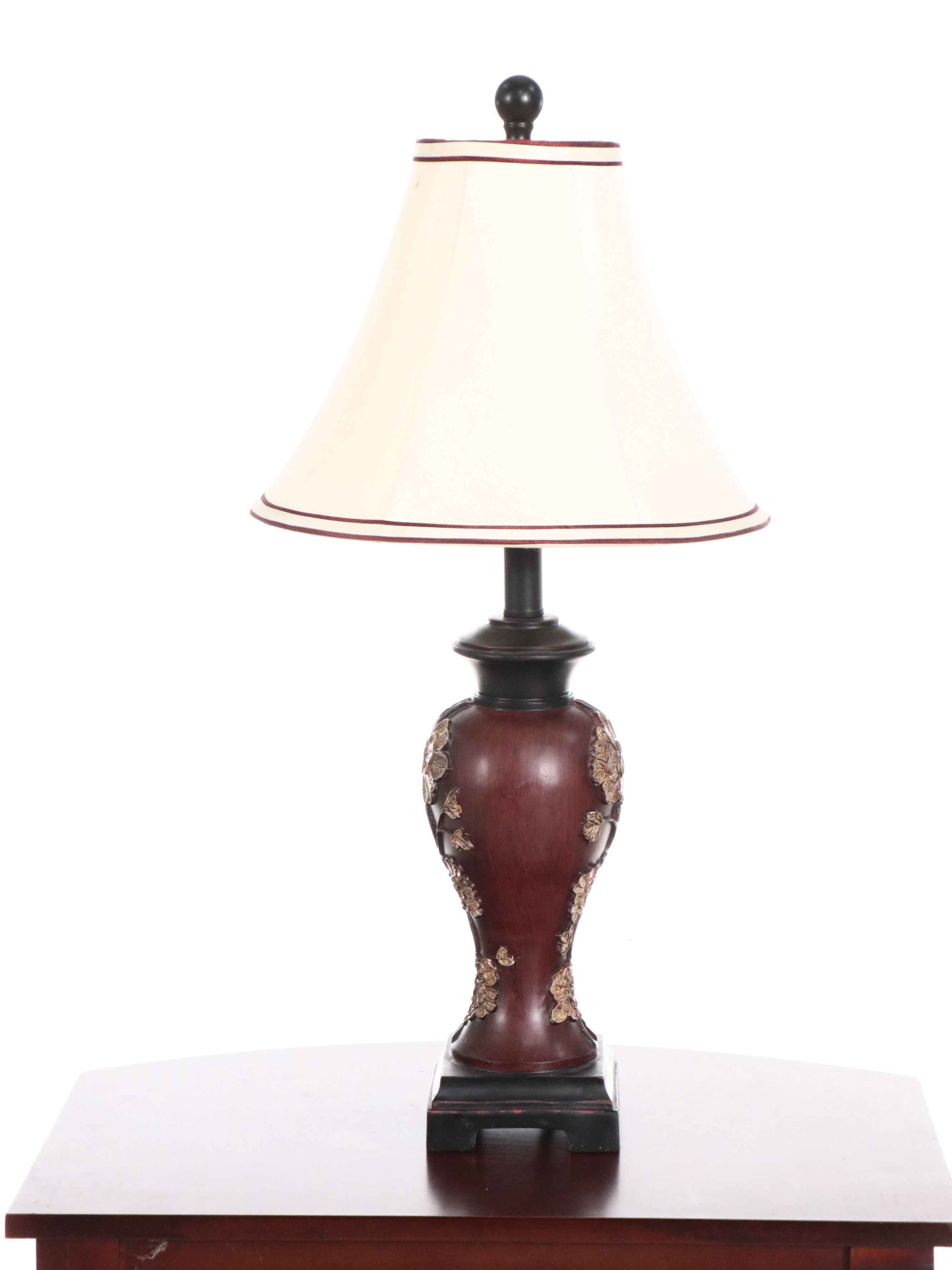 Pennsylvania House Dresser with Sleigh Bed, Nightstand, Lamp, and Accent Table