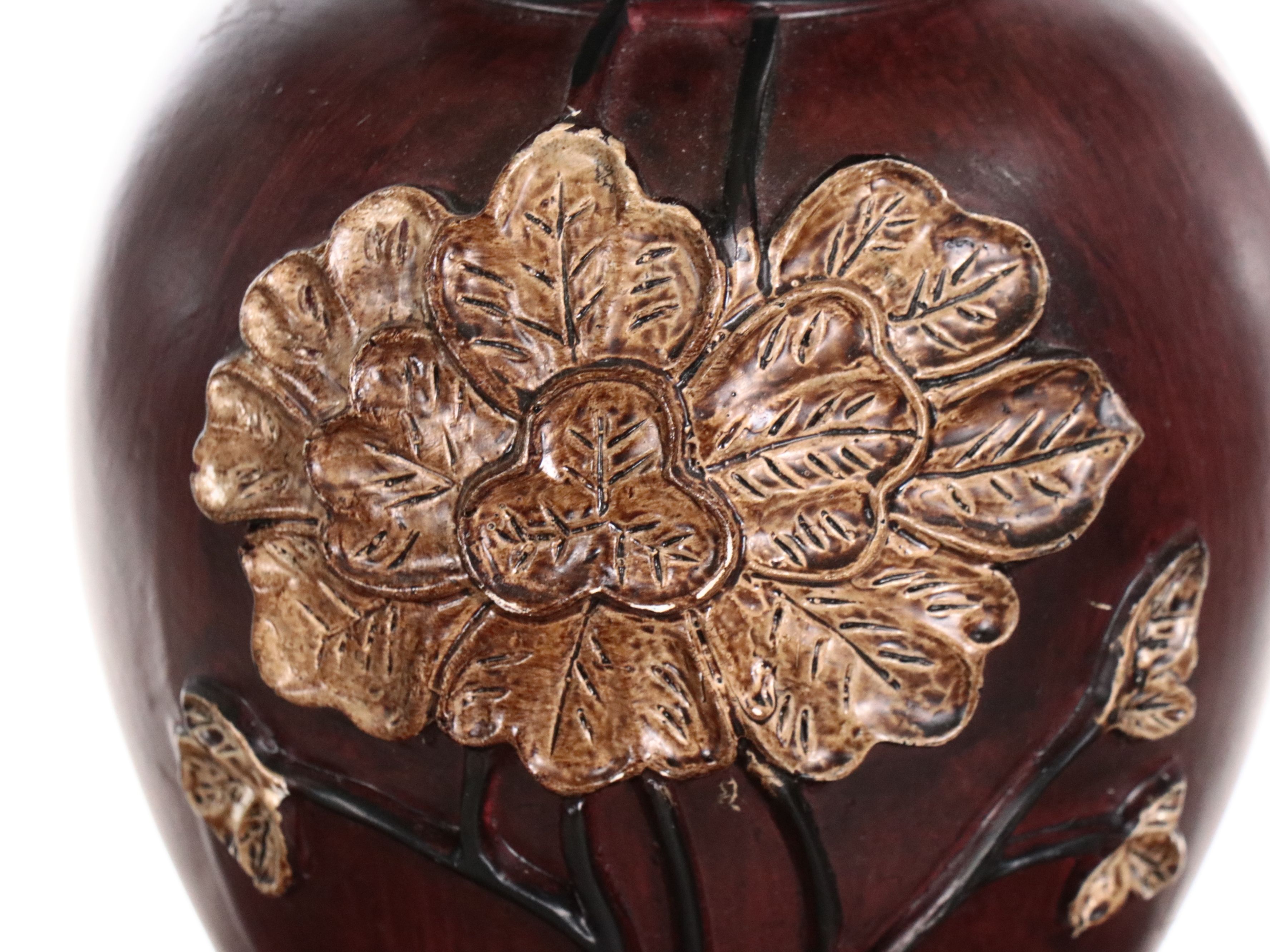 Pennsylvania House Dresser with Sleigh Bed, Nightstand, Lamp, and Accent Table