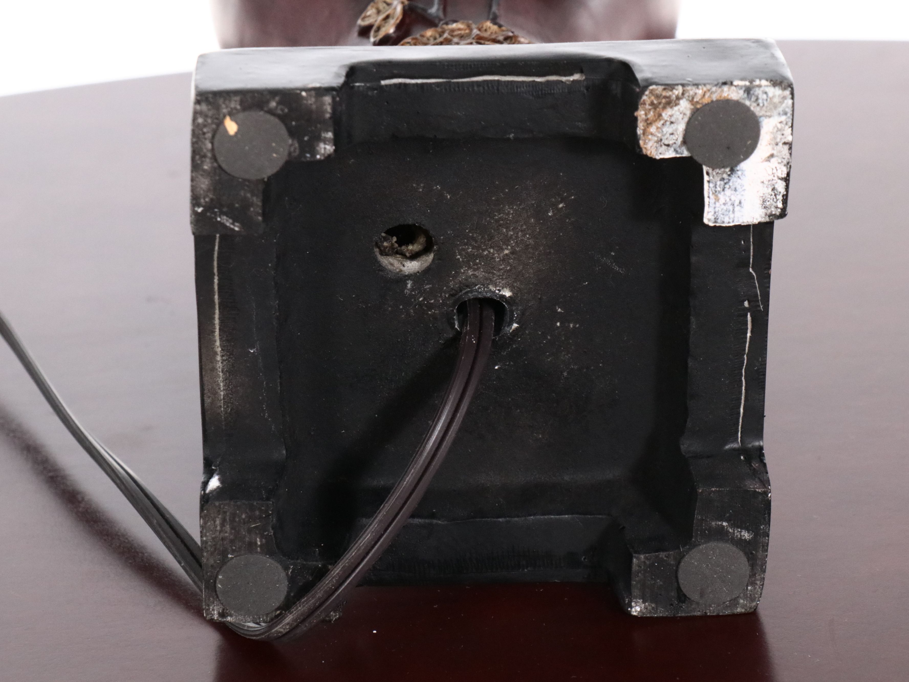 Pennsylvania House Dresser with Sleigh Bed, Nightstand, Lamp, and Accent Table