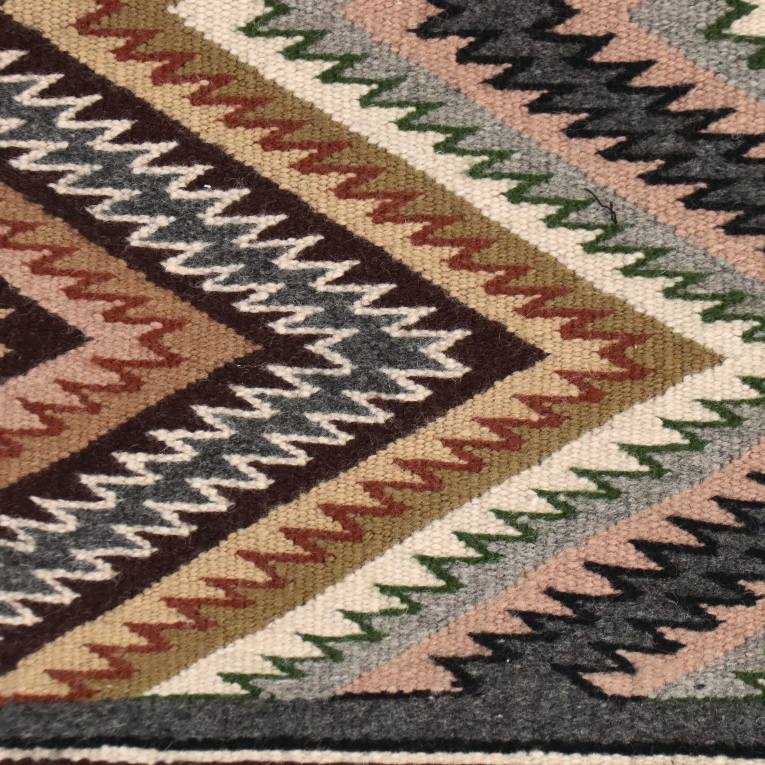 3'8 x 5' Handwoven Navajo Eye Dazzler Accent Rug