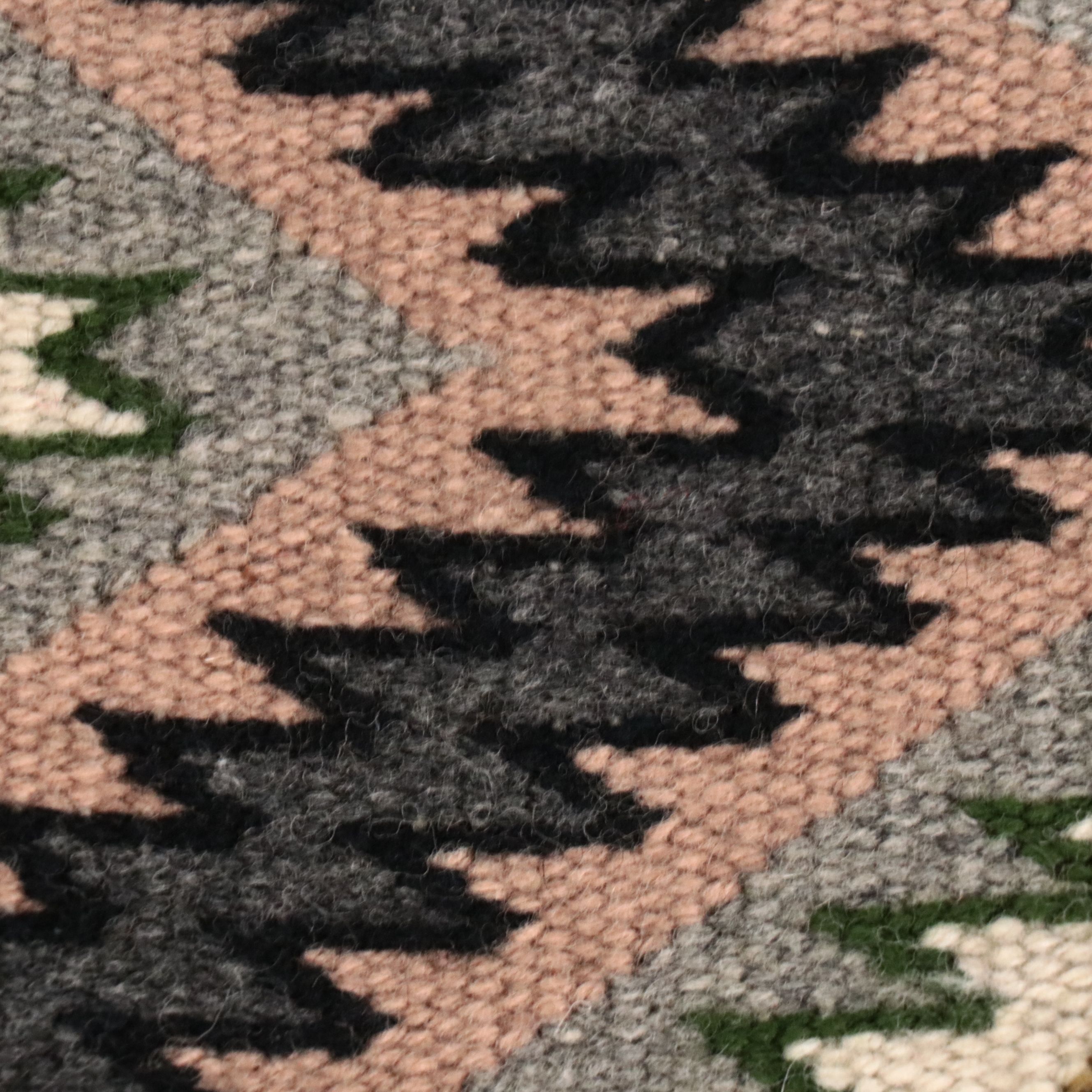 3'8 x 5' Handwoven Navajo Eye Dazzler Accent Rug