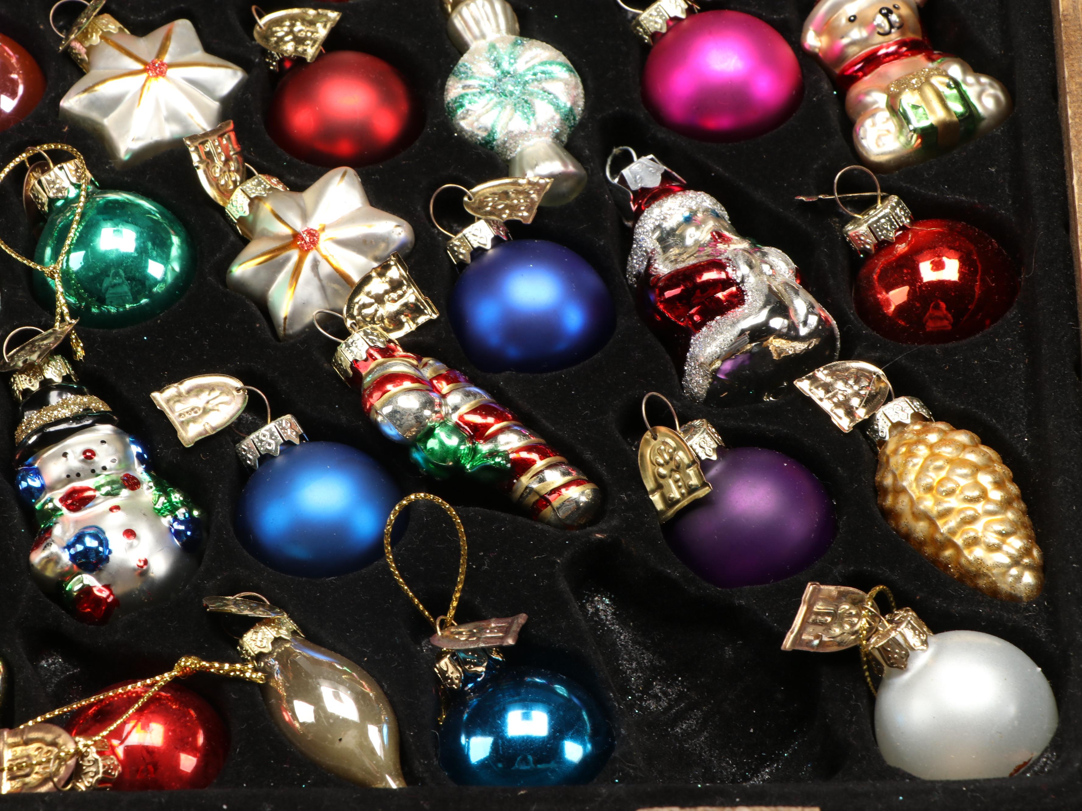 Thomas Pacconi Classics Glass Christmas Ornaments and Baubles