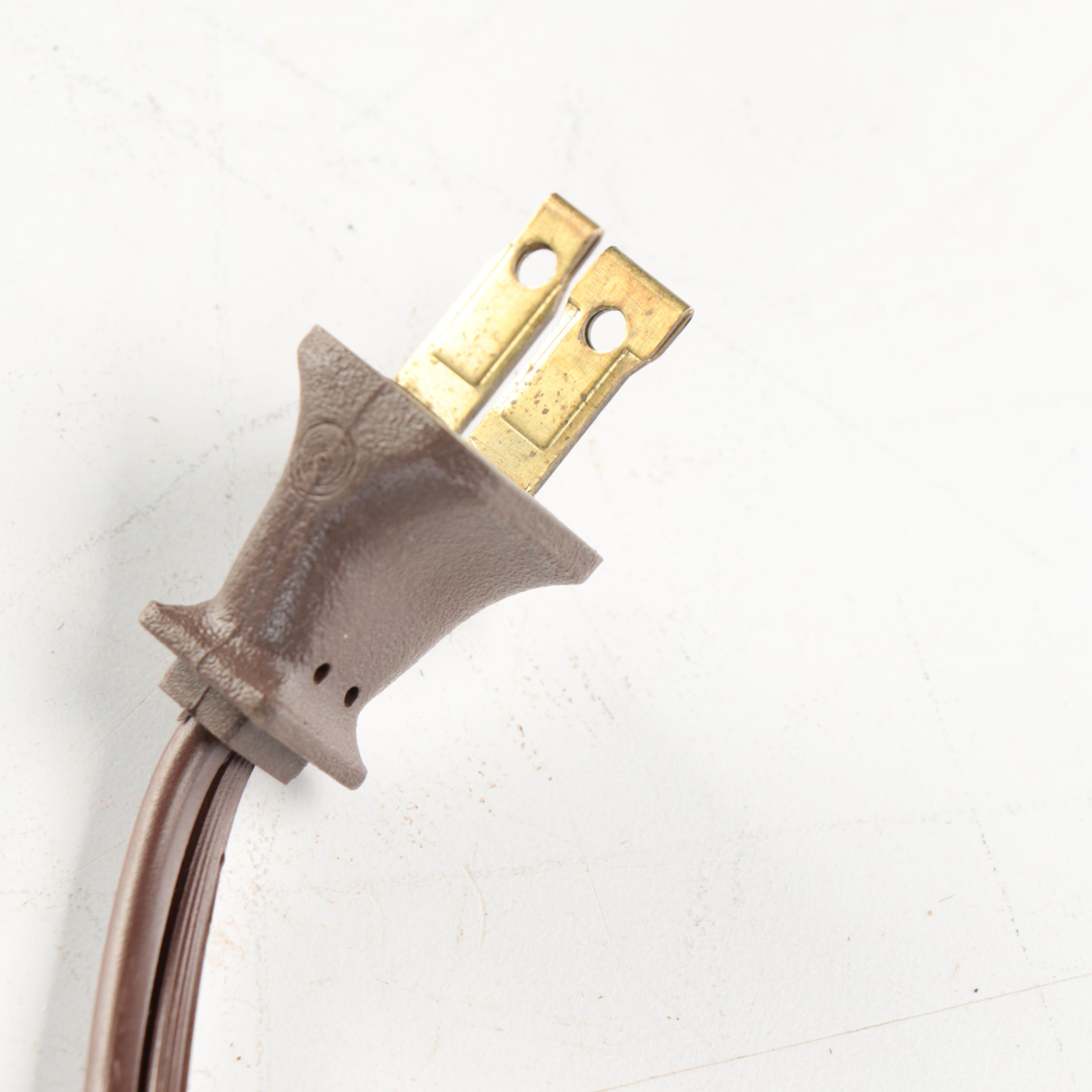 Arts and Crafts Style Oak and Green Slag Glass Table Lamp