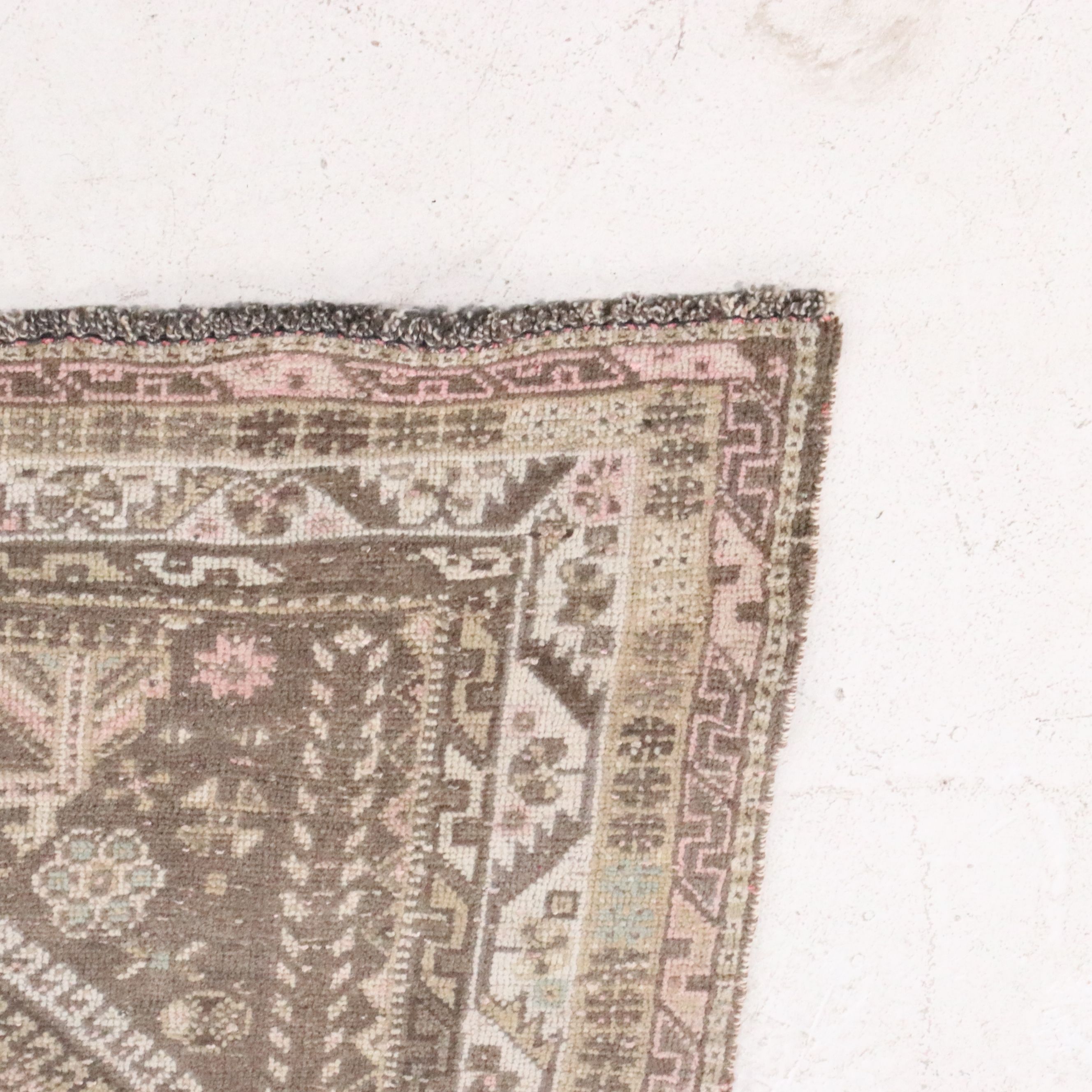 7'2 x 10' Hand-Knotted Persian Shiraz Area Rug