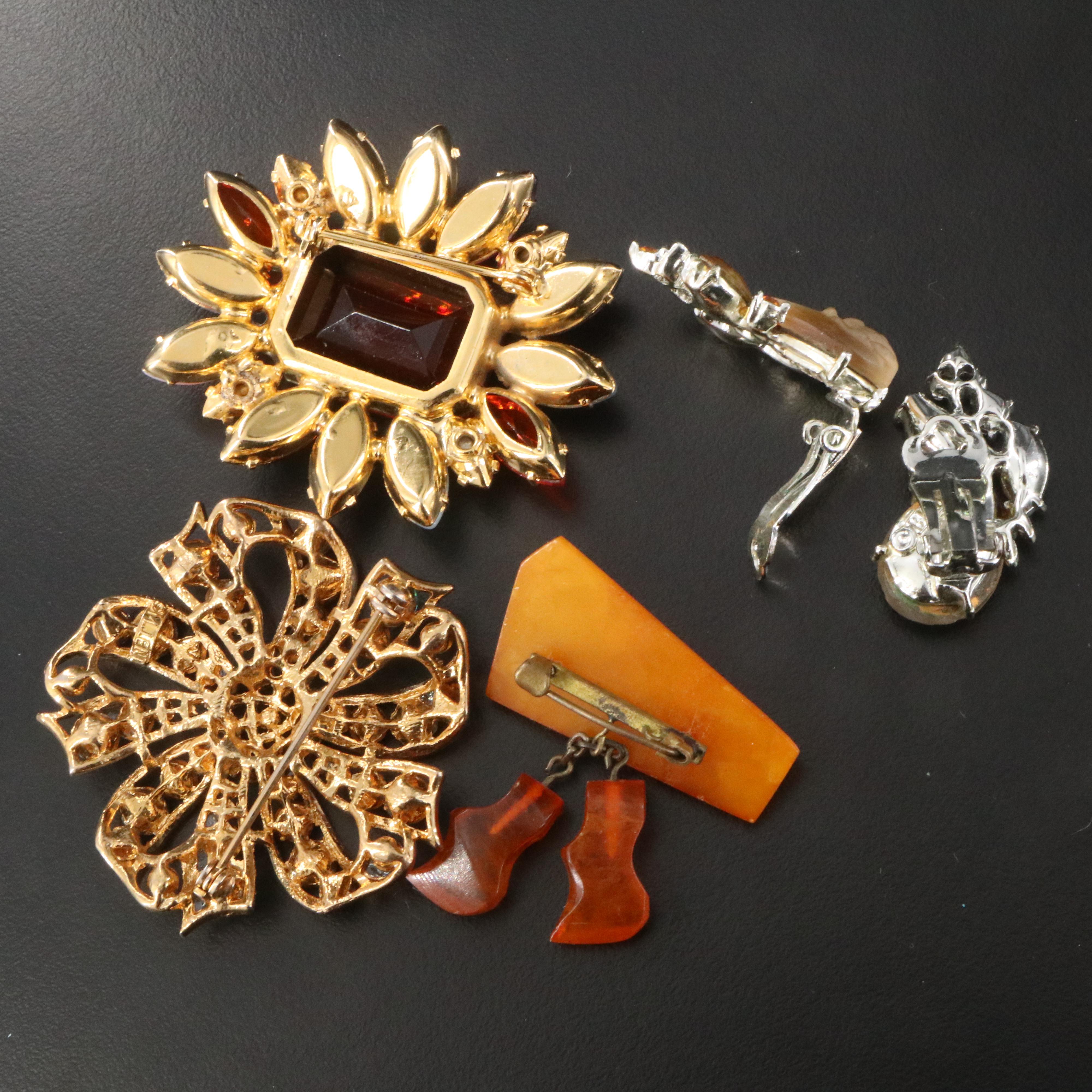 Bakelite, Coro and Vogue Featured in 1940s - 50s Jewelry Collection