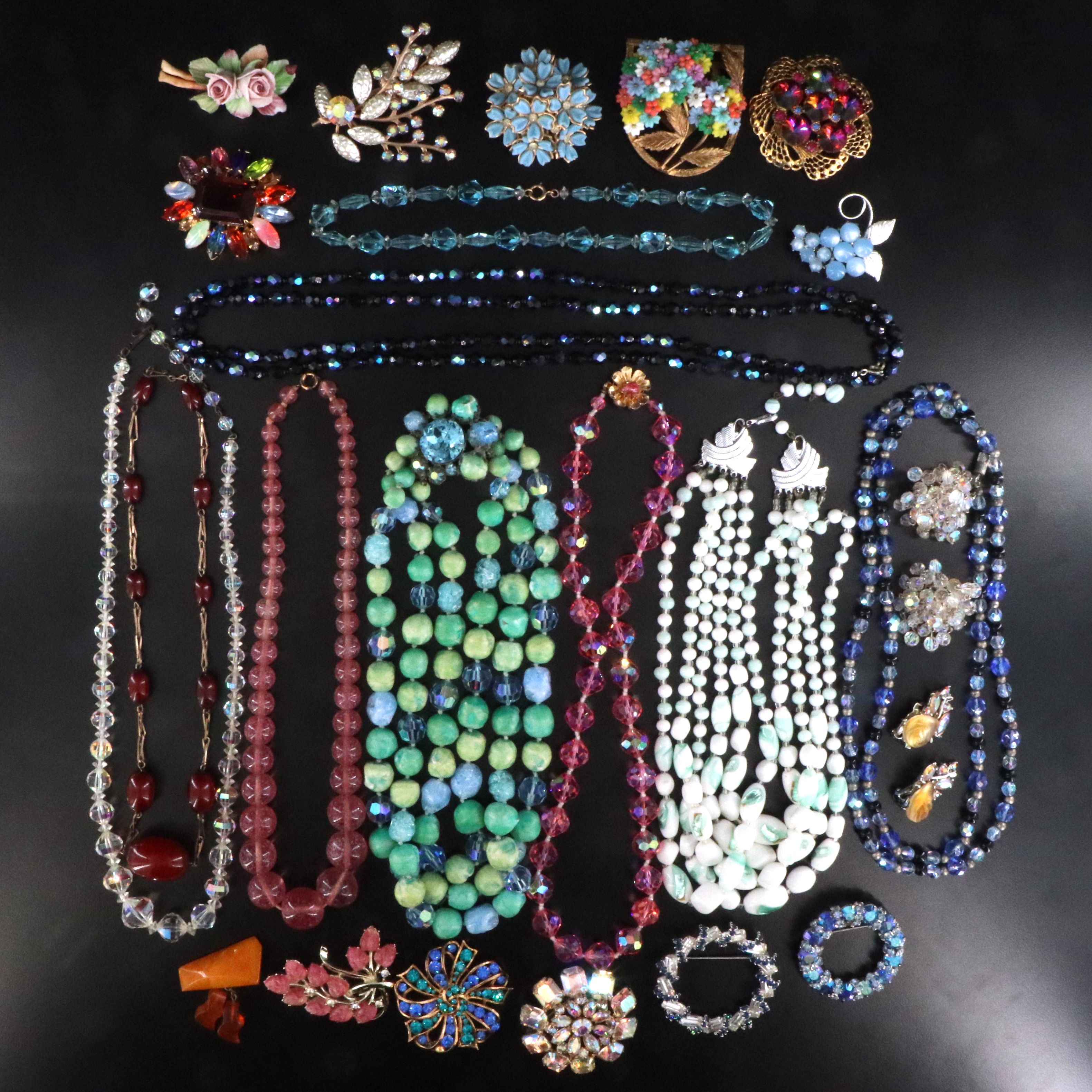 Bakelite, Coro and Vogue Featured in 1940s - 50s Jewelry Collection