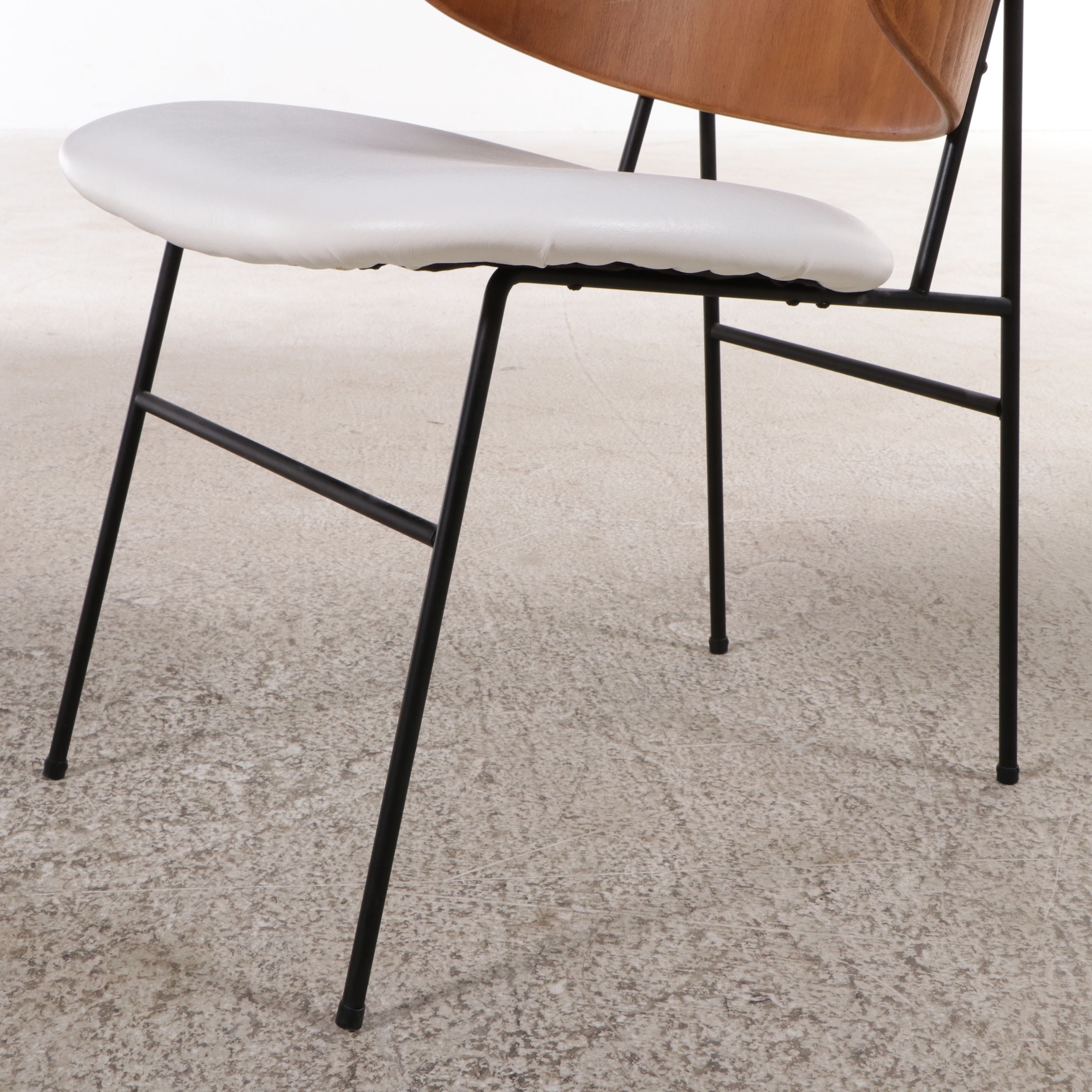 Set of Four Ib Kofod-Larsen "Penguin" Molded Maple and Iron Lounge Chairs