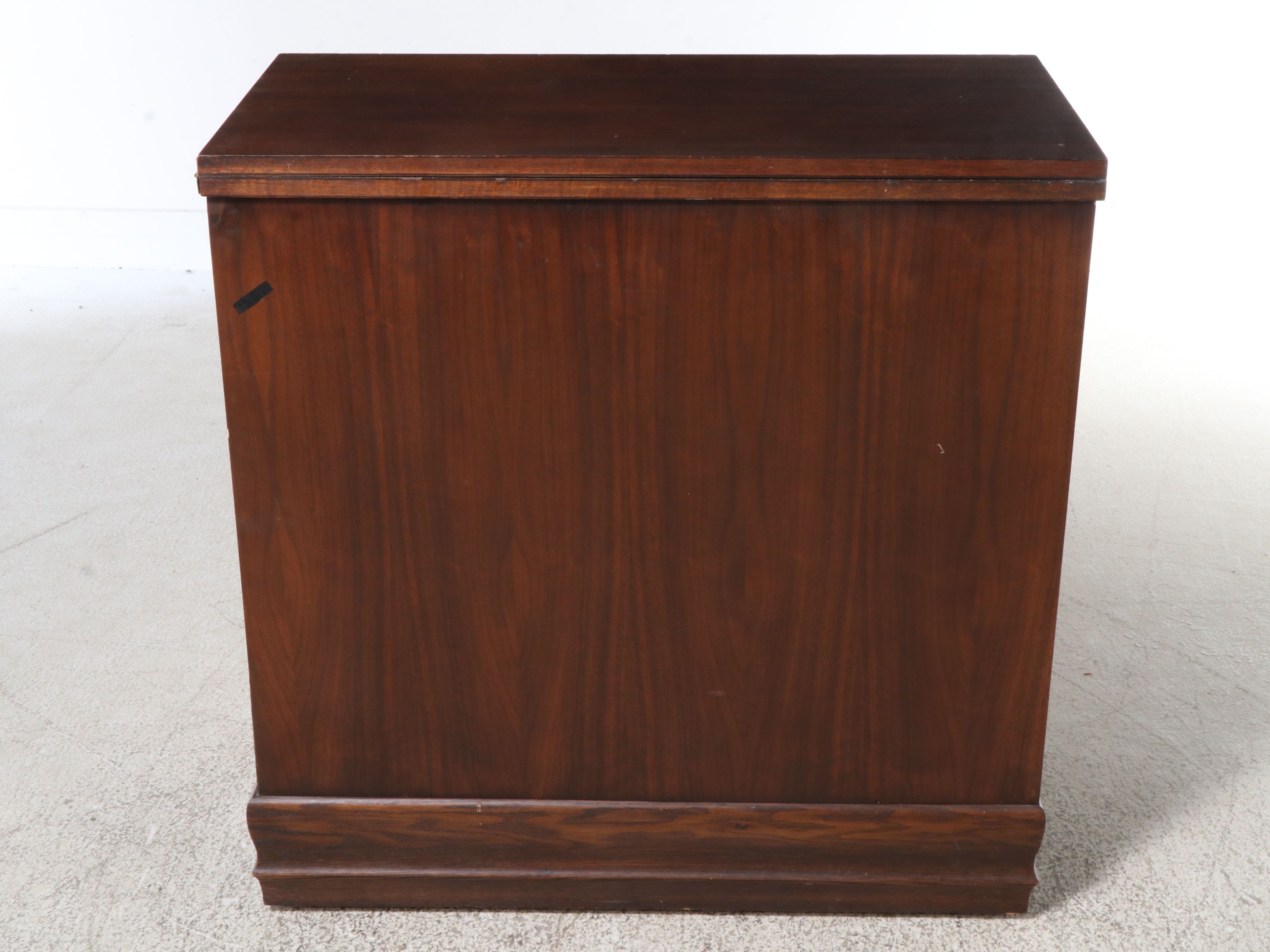 Saginaw Furniture Mid Century Modern Walnut Expandable Buffet