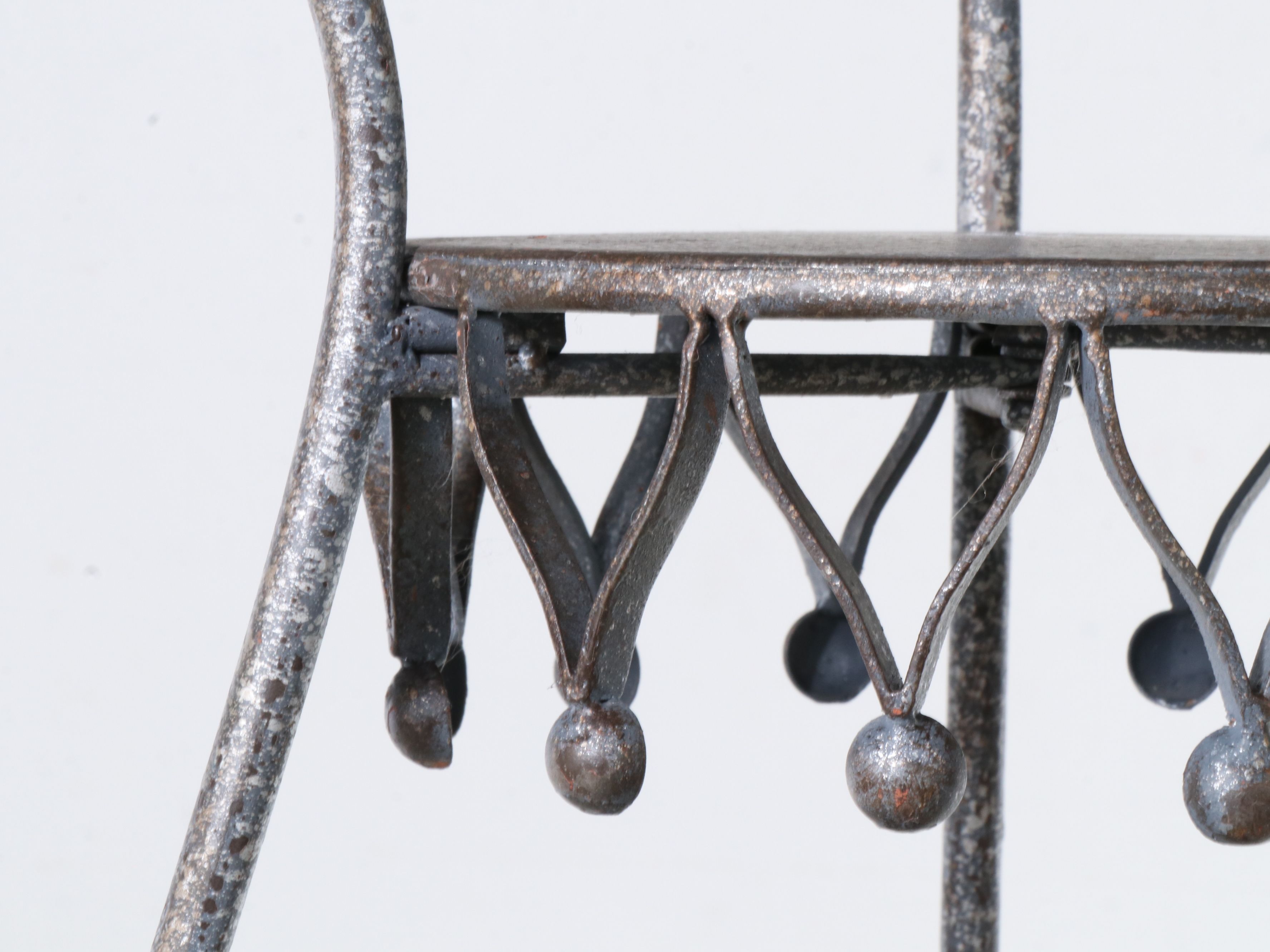 Metal Four-Tier Étagère