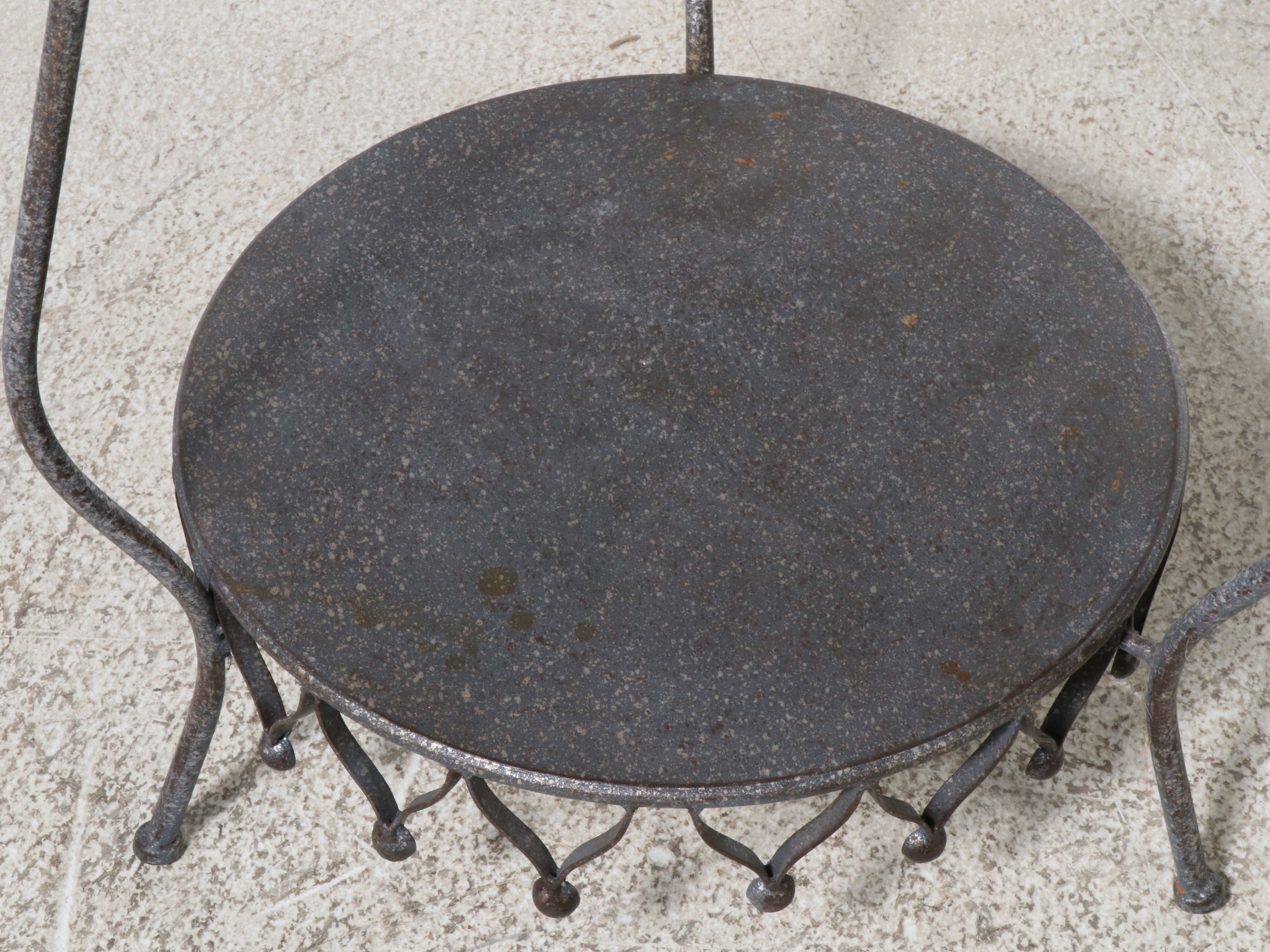 Metal Four-Tier Étagère