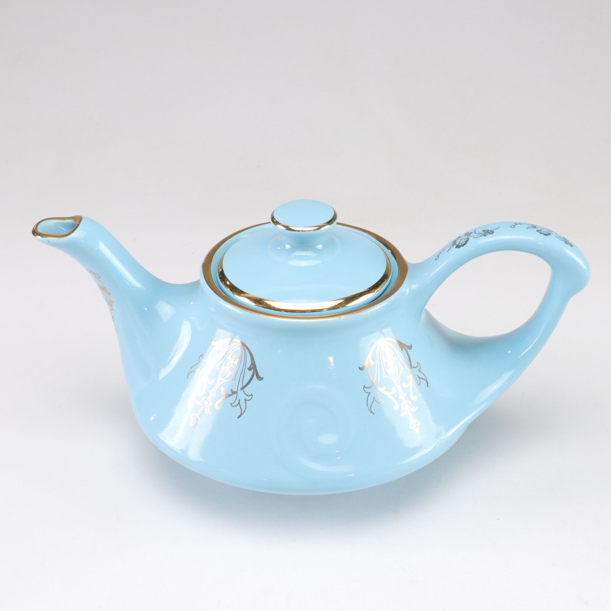 Porcelain Plates, Teapot & Serveware, Mid-20th Century