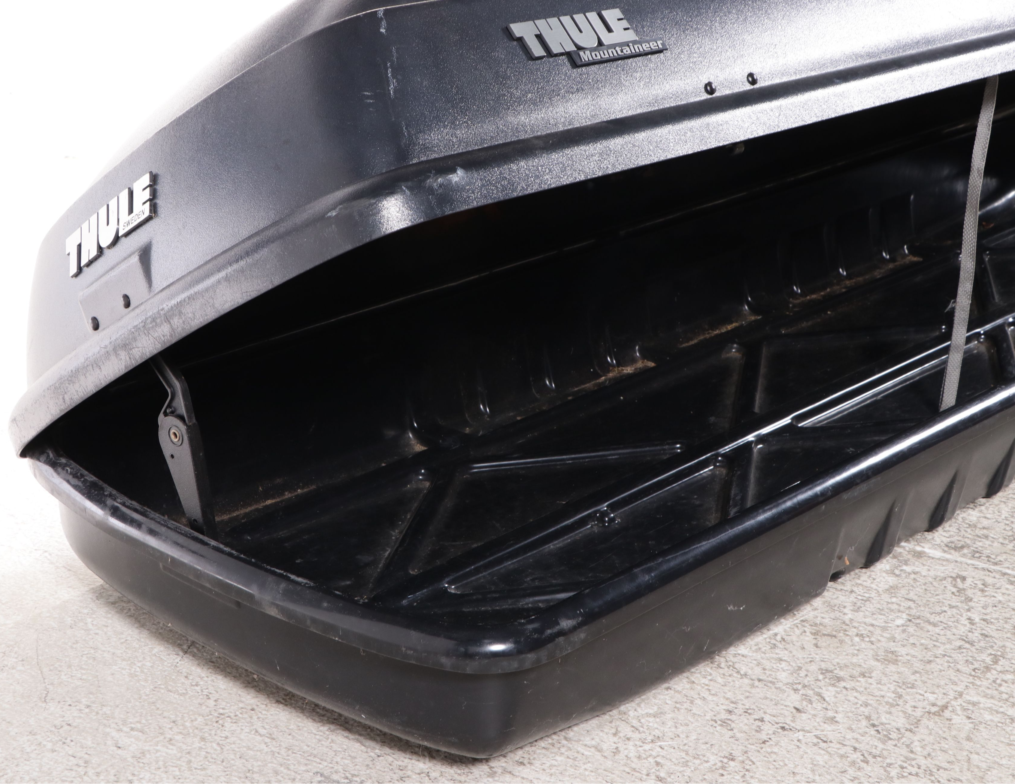 Thule Mountaineer Vehicle Rooftop Cargo Case