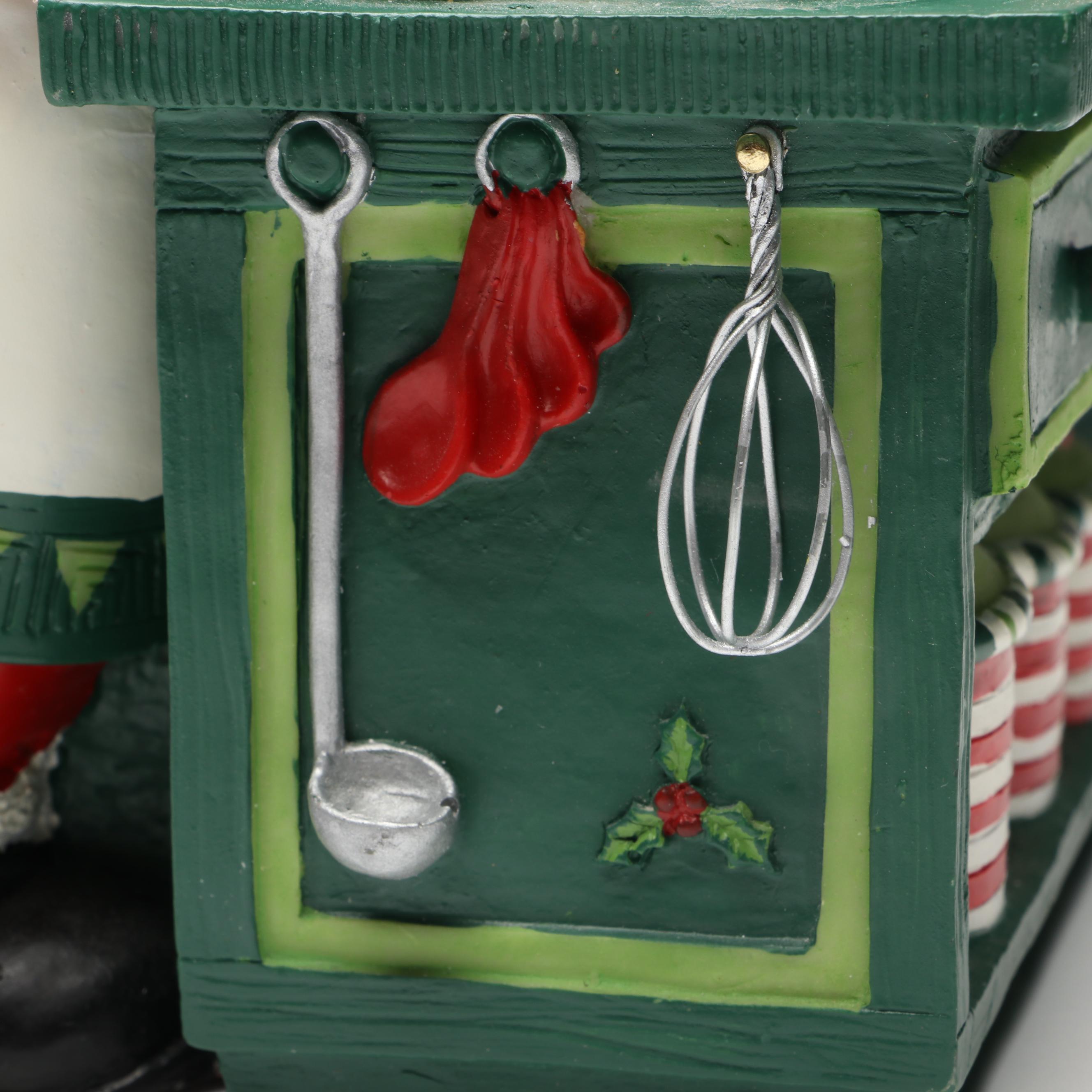 Fitz & Floyd Classics Santa's Kitchen Jolly Old Saint Nicholas Music Box