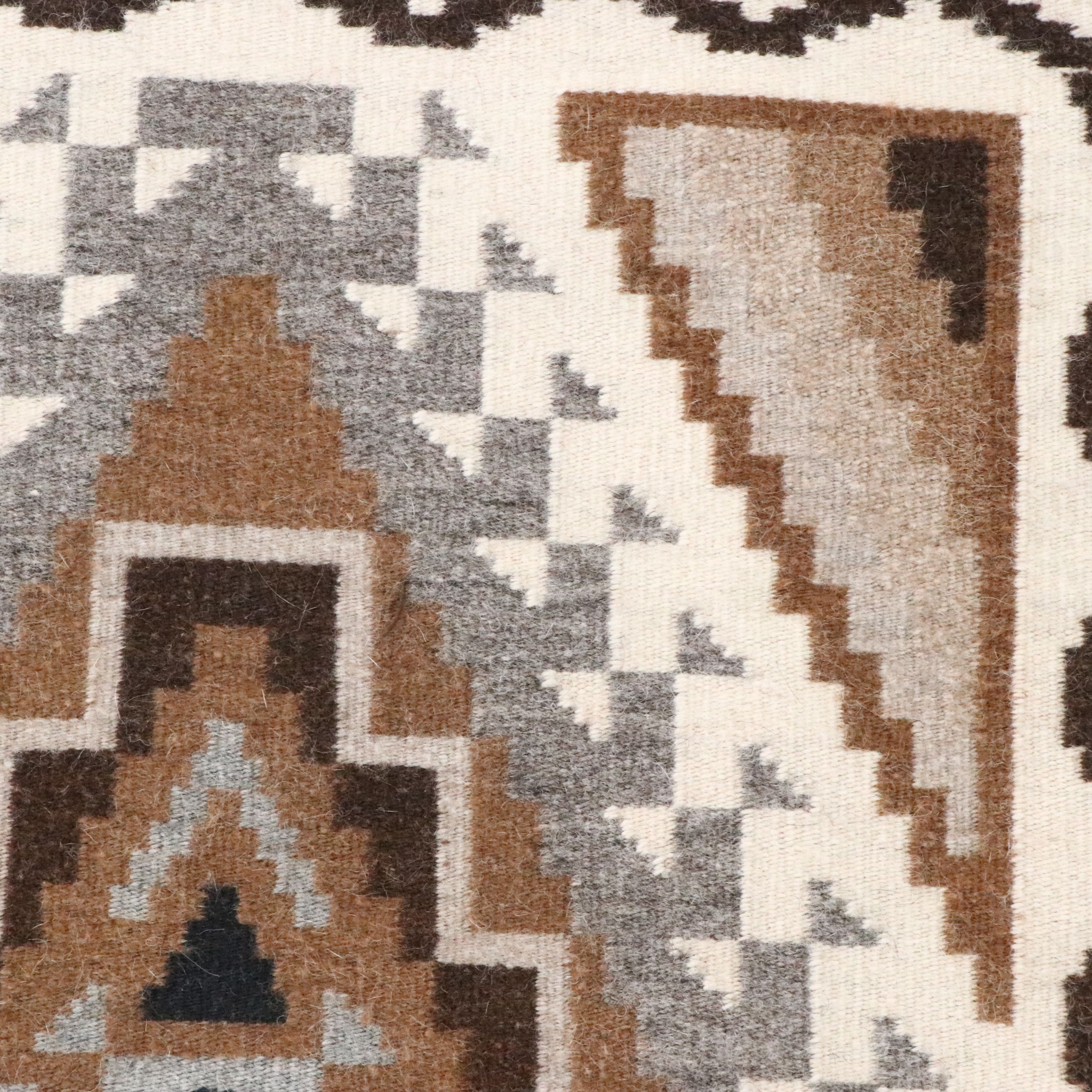 1'9 x 2'4 Handwoven Navajo Chinle Accent Rug