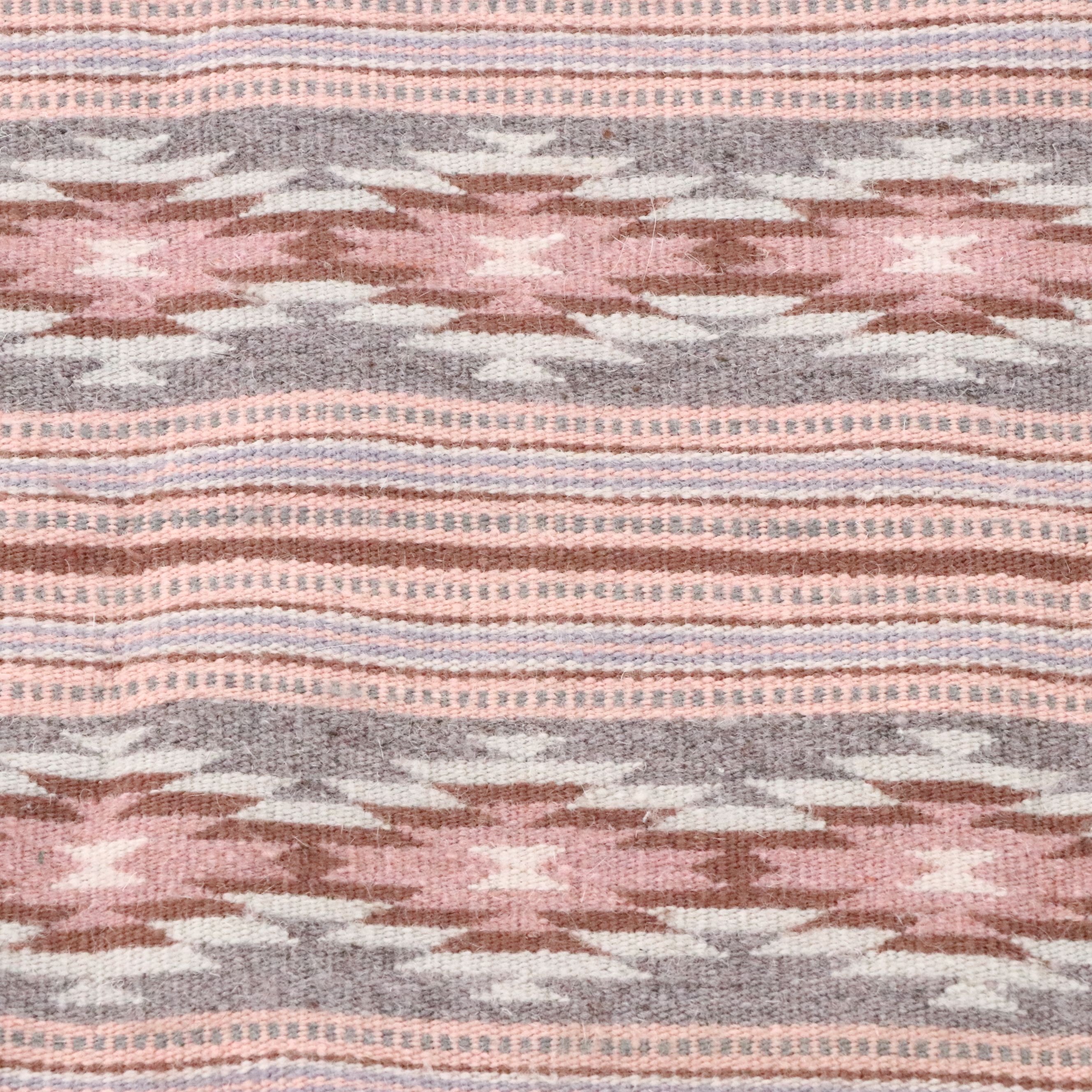 2' x 2'6 Handwoven Navajo Chinle Wide Ruins Accent Rug