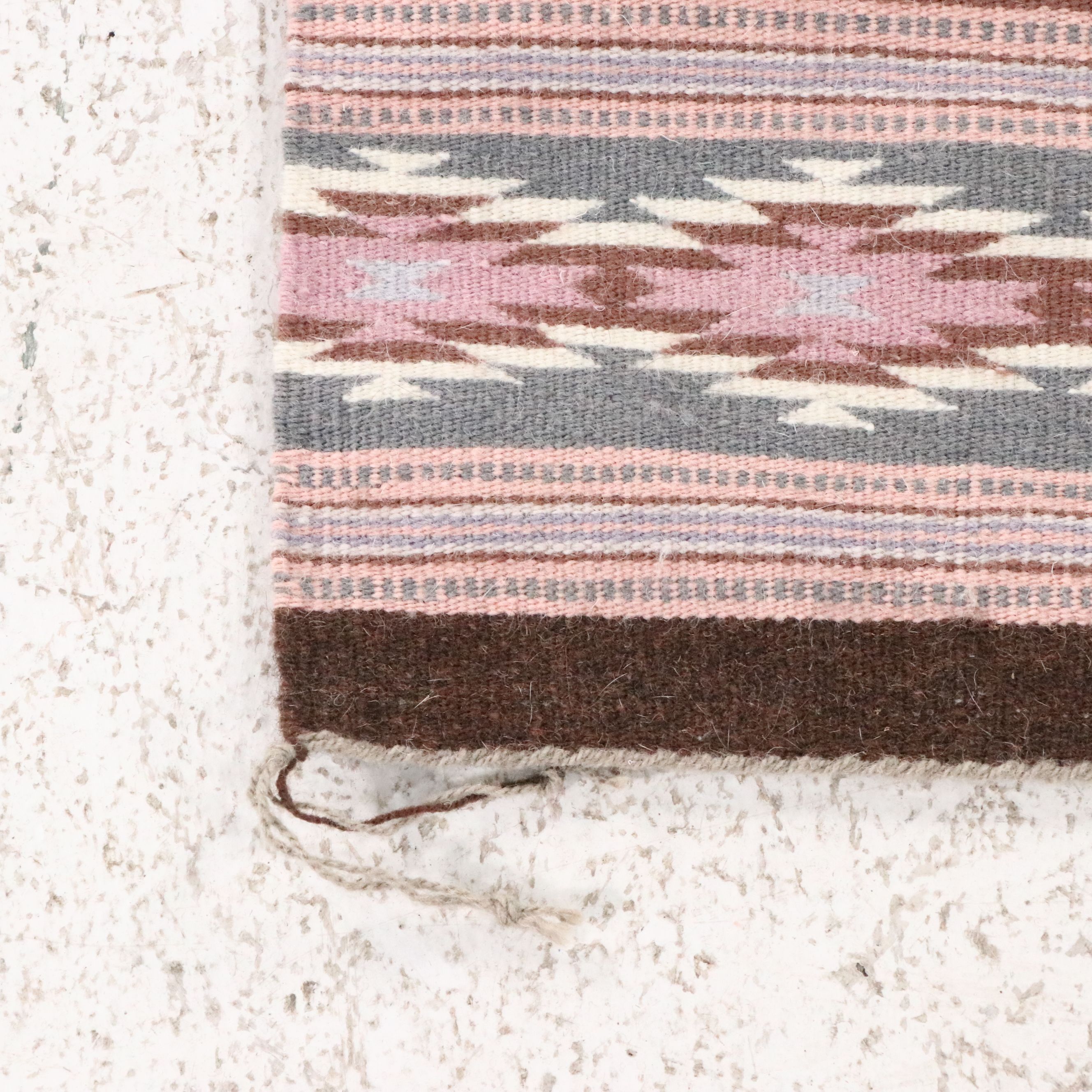 2' x 2'6 Handwoven Navajo Chinle Wide Ruins Accent Rug