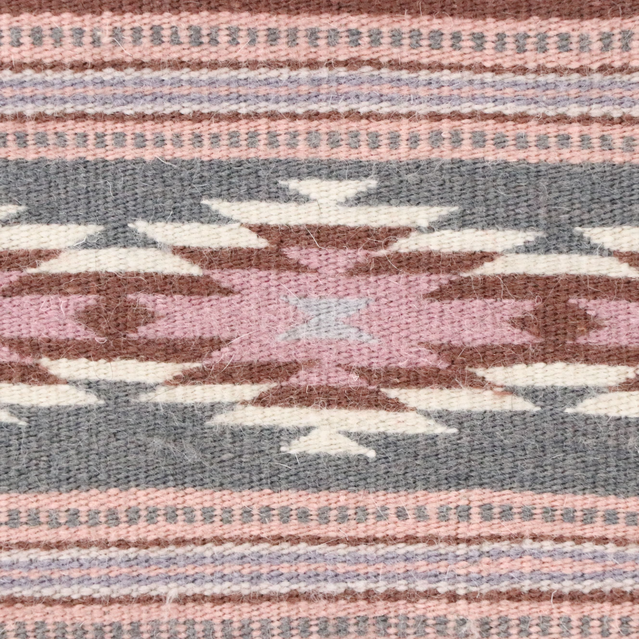 2' x 2'6 Handwoven Navajo Chinle Wide Ruins Accent Rug