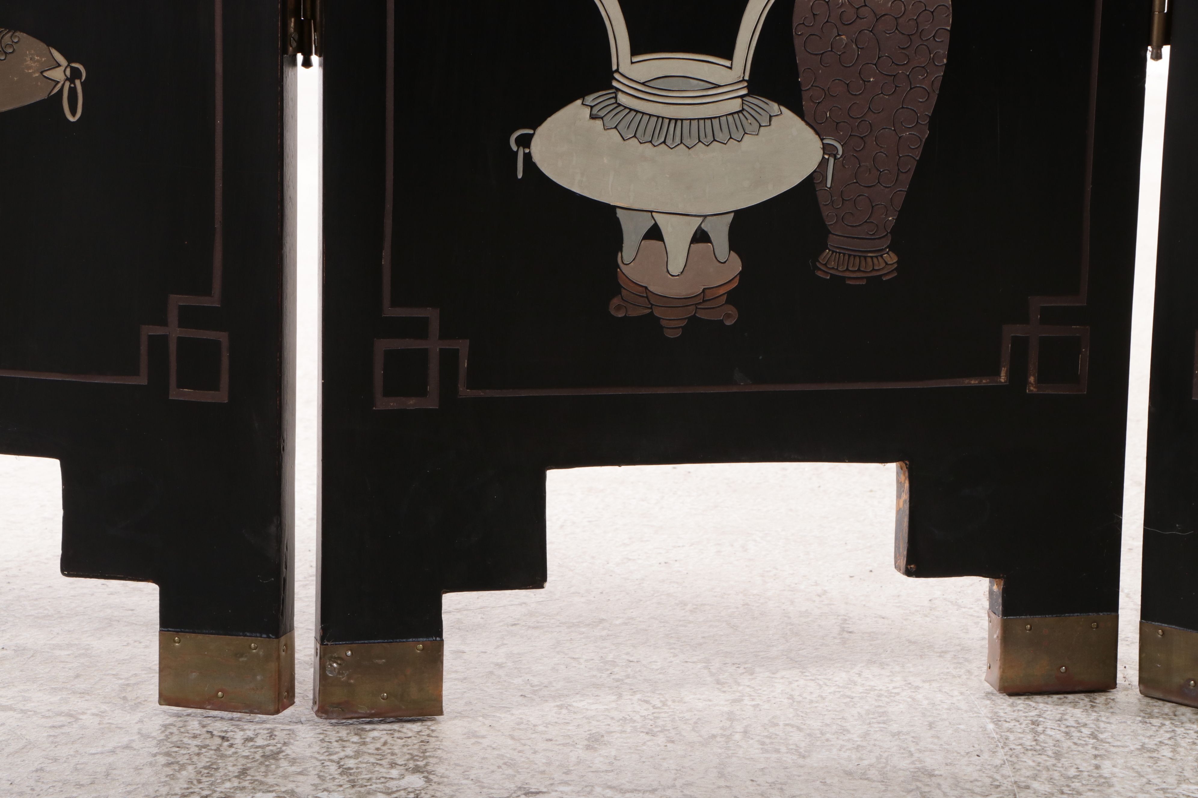 Chinese Lacquered Room Screen