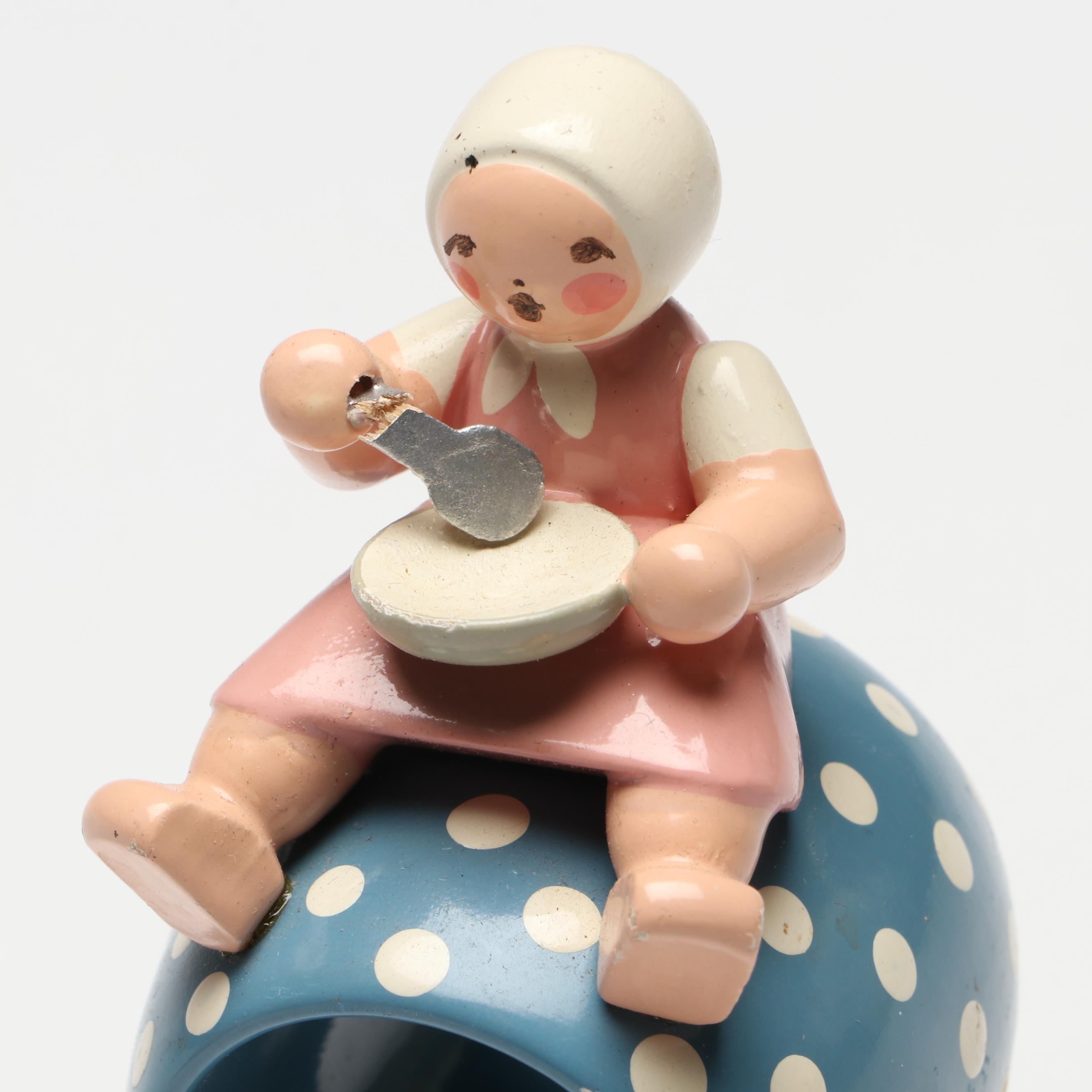 Vietri Italian Majolica Bird Tureen with Erzgebirge Napkin Rings and Other Décor