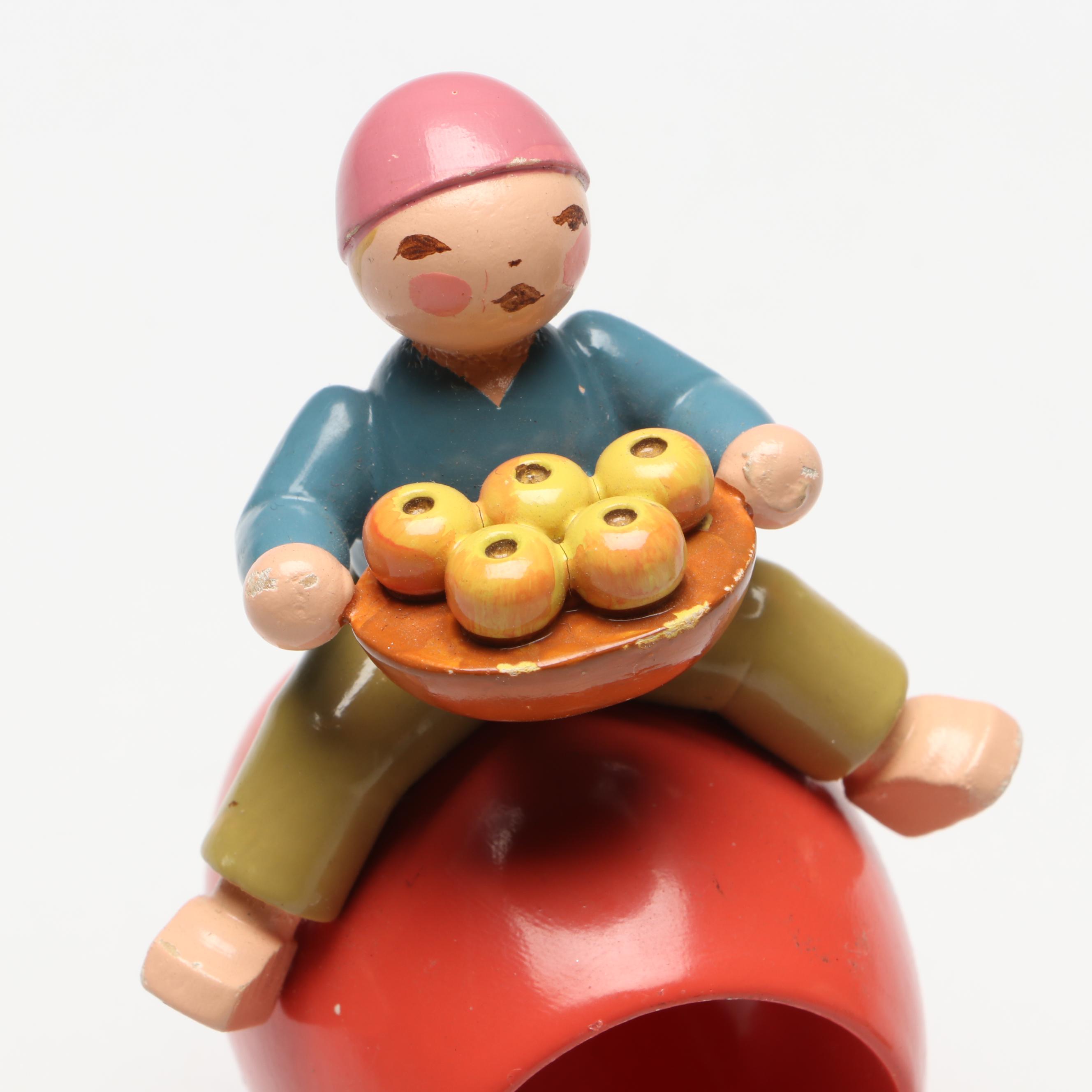 Vietri Italian Majolica Bird Tureen with Erzgebirge Napkin Rings and Other Décor