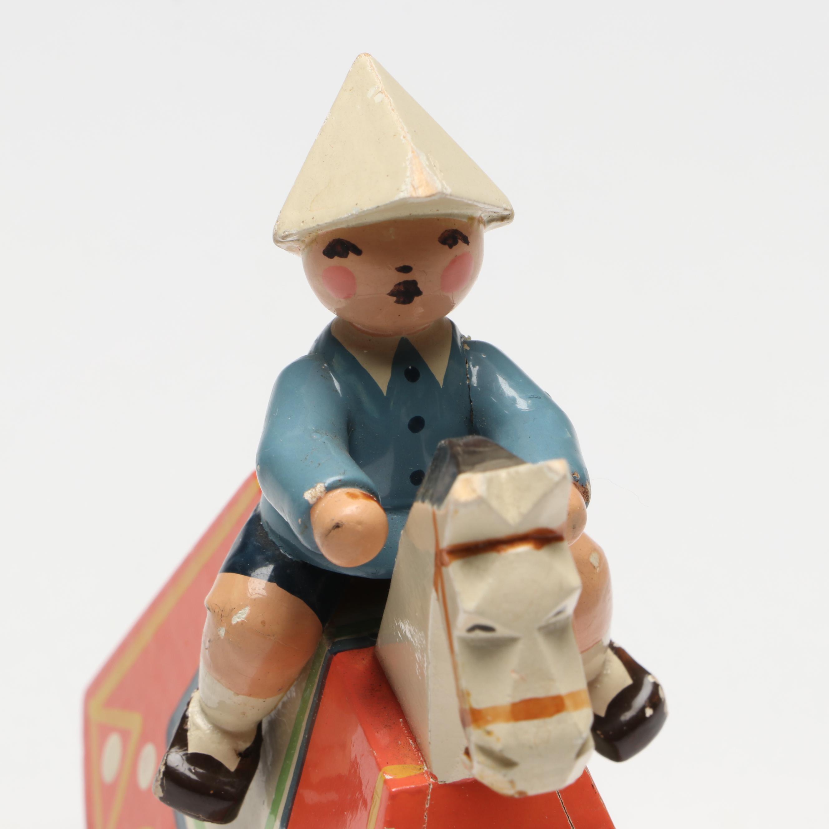 Vietri Italian Majolica Bird Tureen with Erzgebirge Napkin Rings and Other Décor