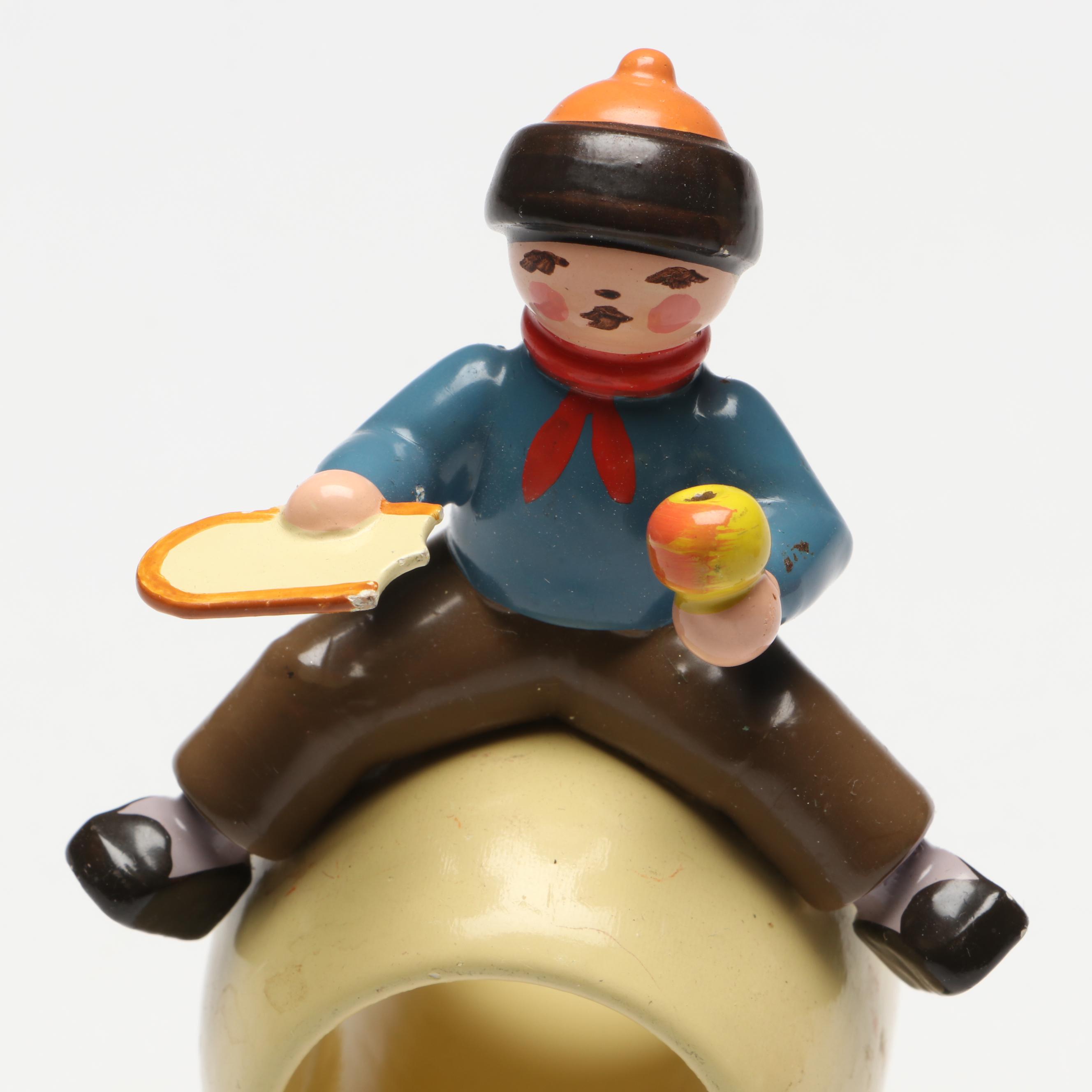 Vietri Italian Majolica Bird Tureen with Erzgebirge Napkin Rings and Other Décor