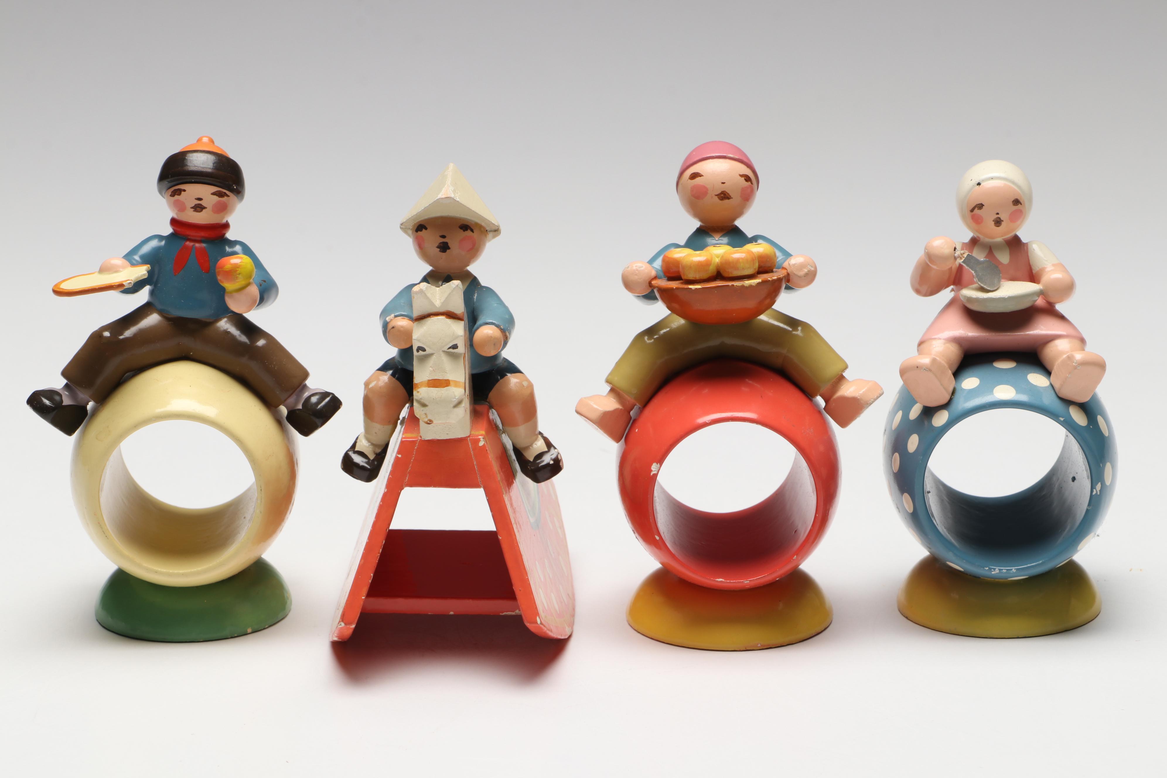 Vietri Italian Majolica Bird Tureen with Erzgebirge Napkin Rings and Other Décor