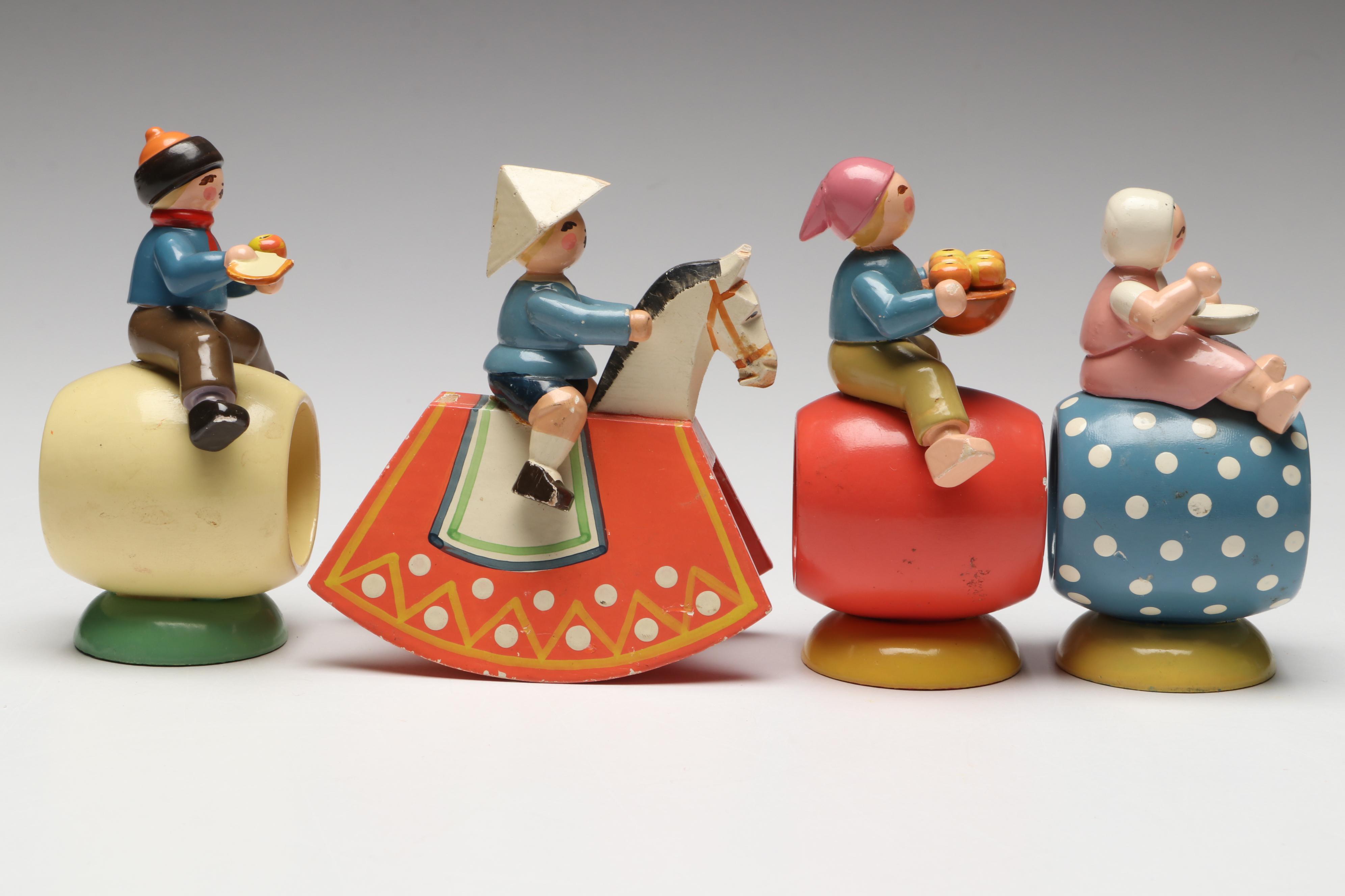 Vietri Italian Majolica Bird Tureen with Erzgebirge Napkin Rings and Other Décor